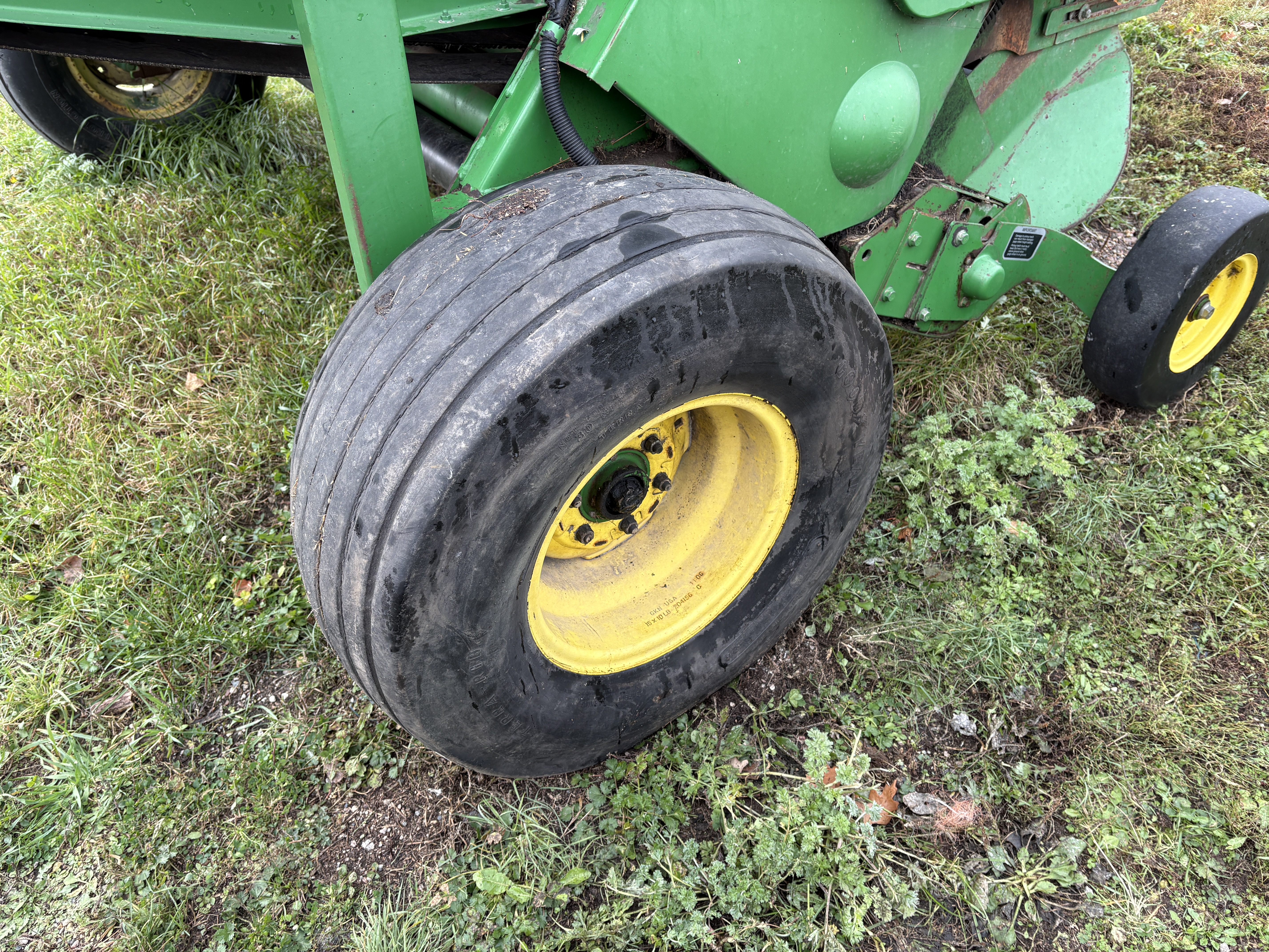 2009 John Deere 568 Baler/Round