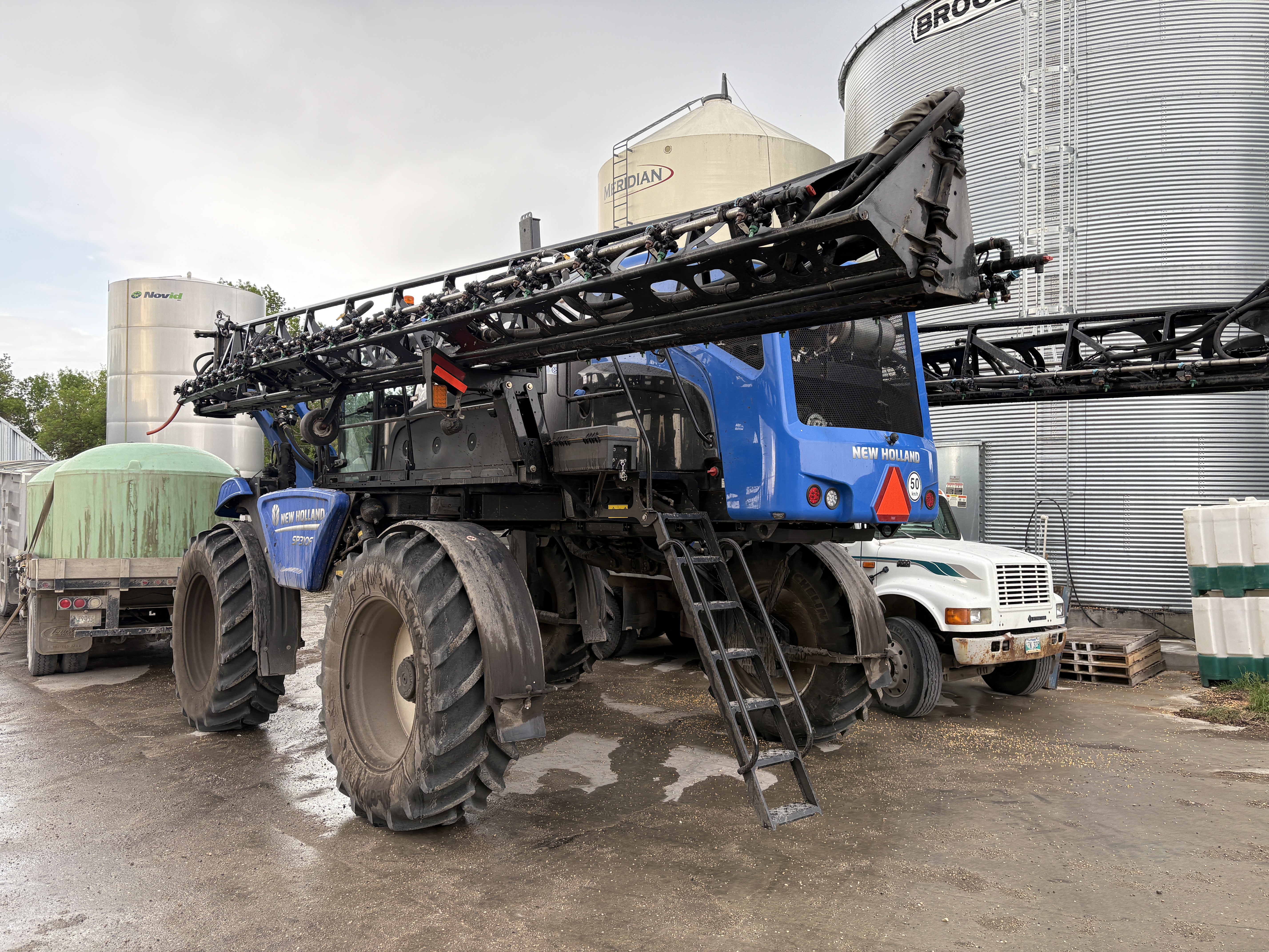 2023 New Holland SP.310F Sprayer/High Clearance