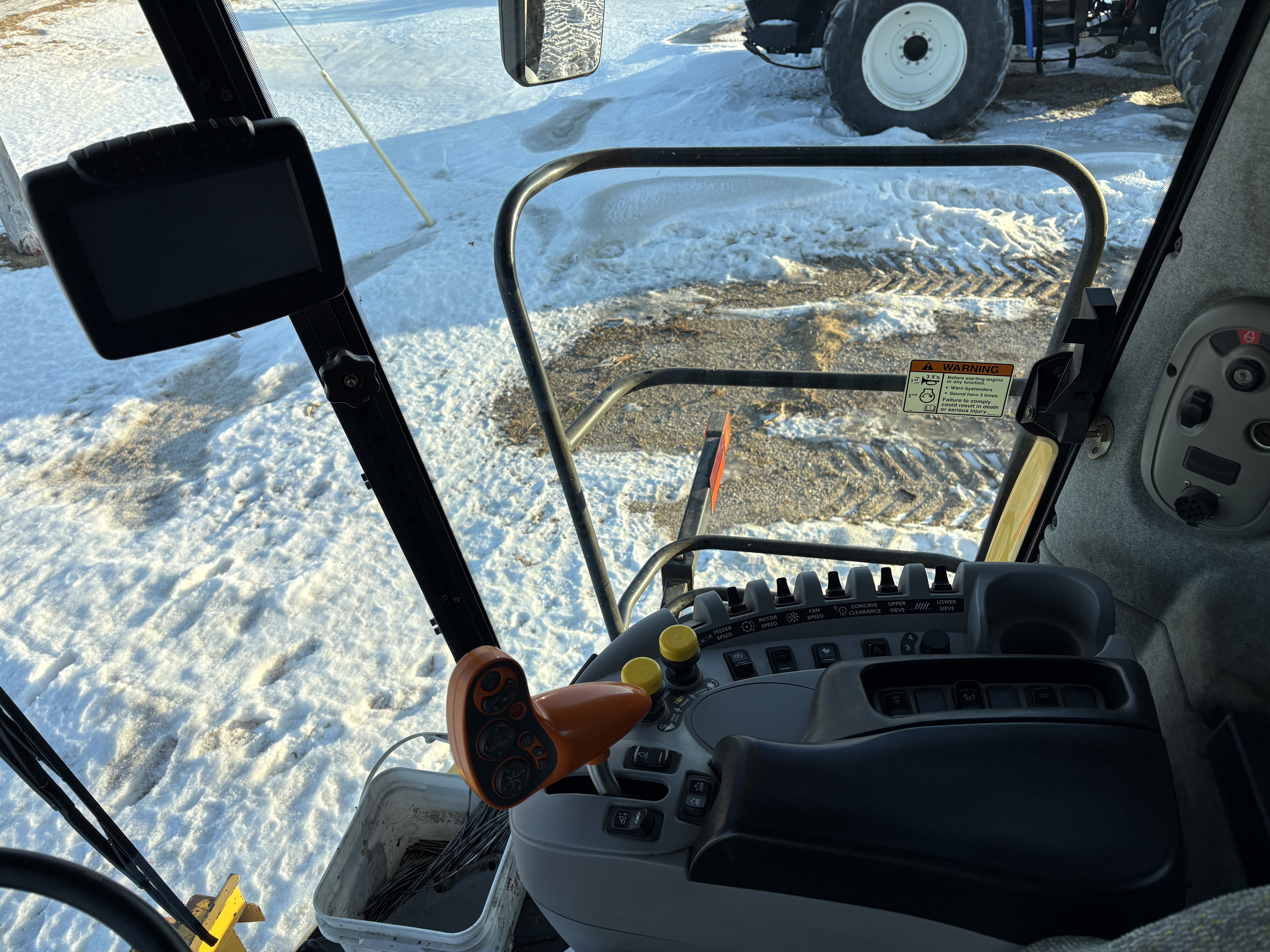 2008 New Holland CR9060 Combine