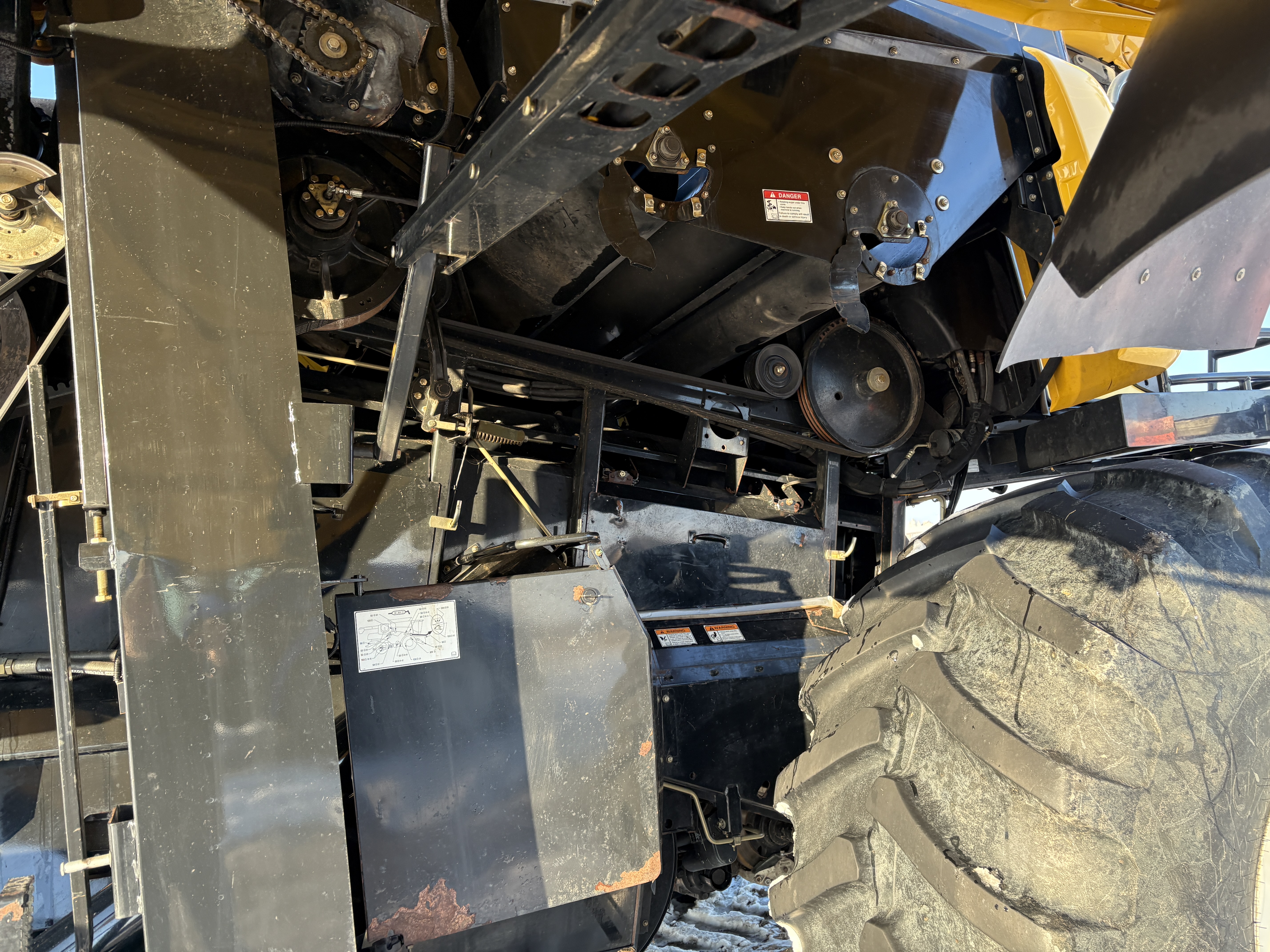 2008 New Holland CR9060 Combine