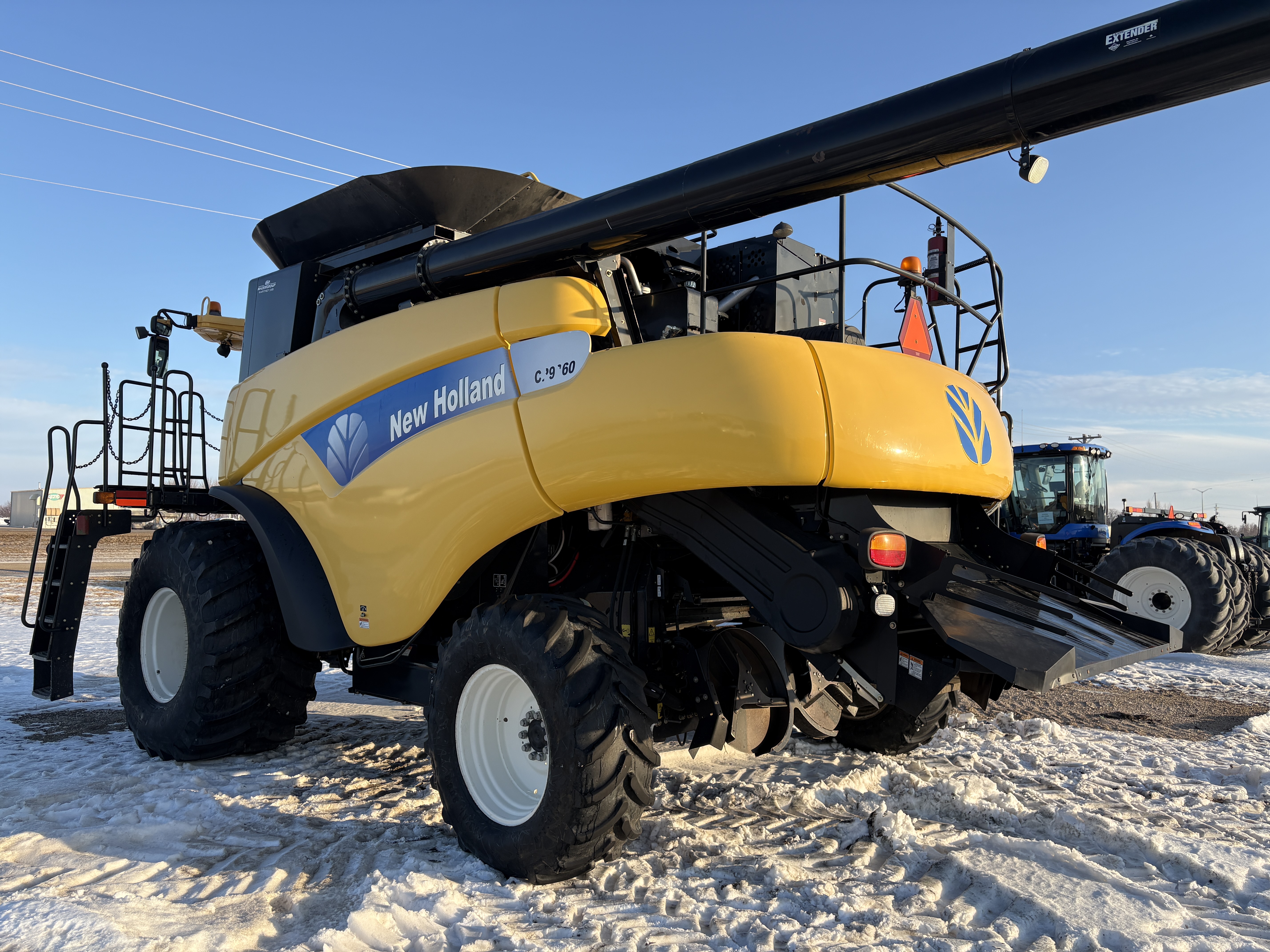 2008 New Holland CR9060 Combine