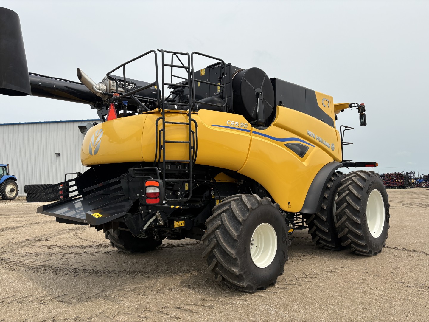 2025 New Holland CR9.90Z Combine