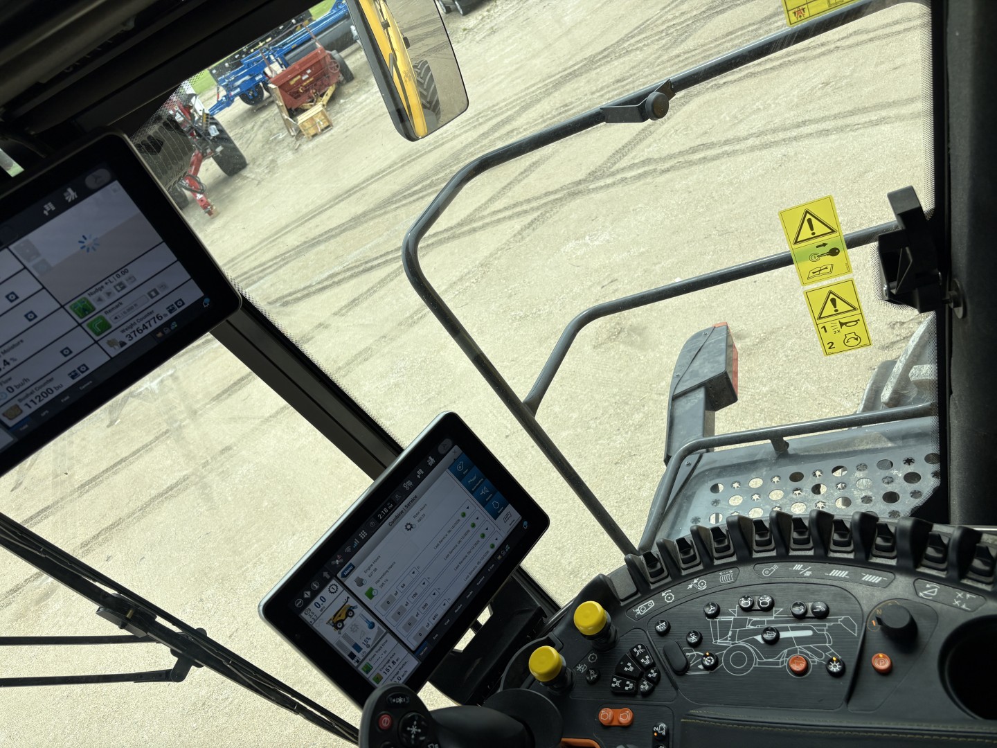 2025 New Holland CR9.90Z Combine