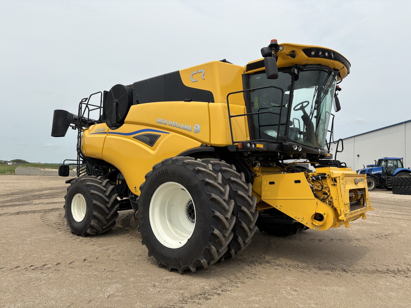 2025 New Holland CR9.90Z Combine