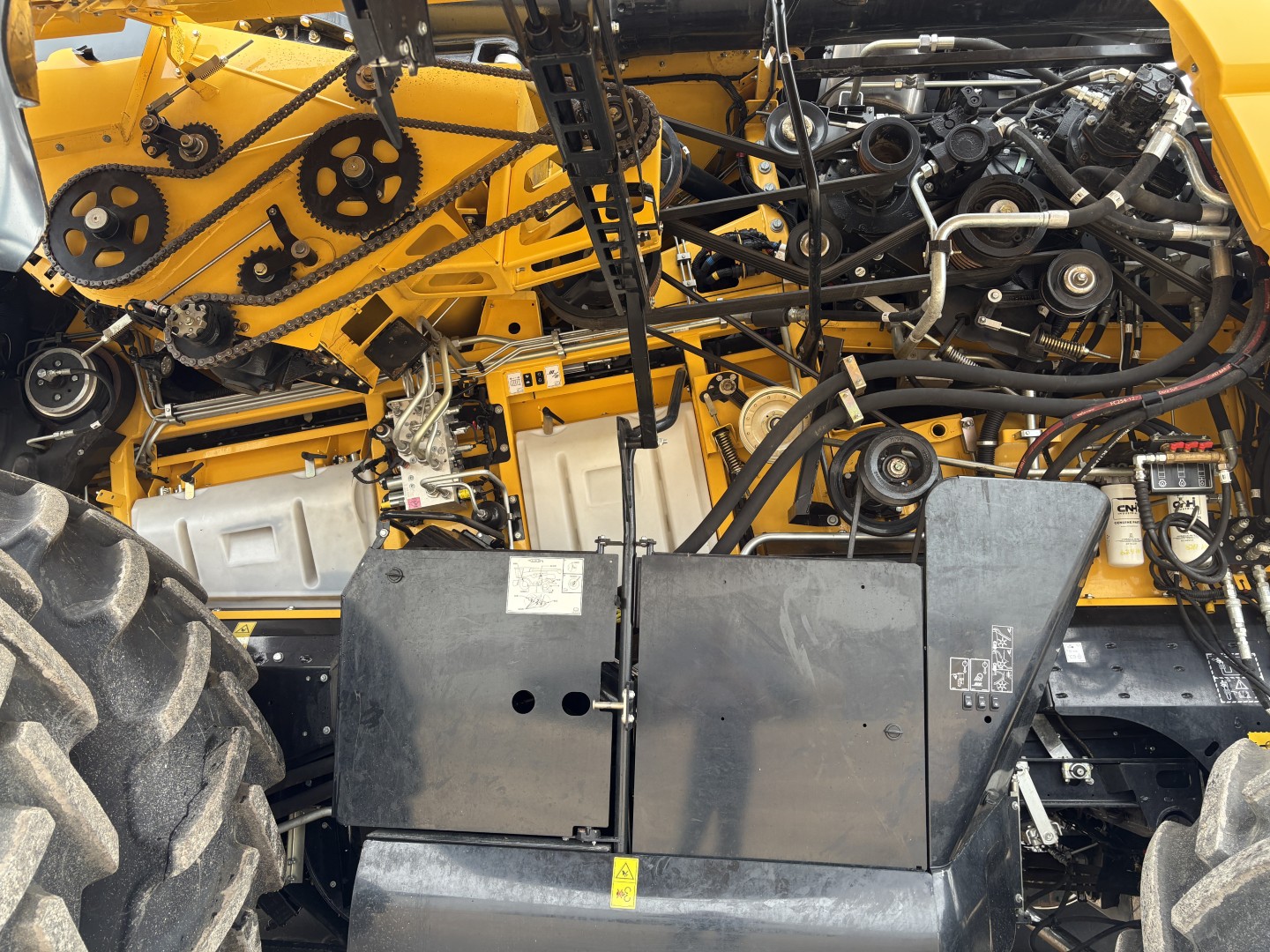 2025 New Holland CR9.90Z Combine