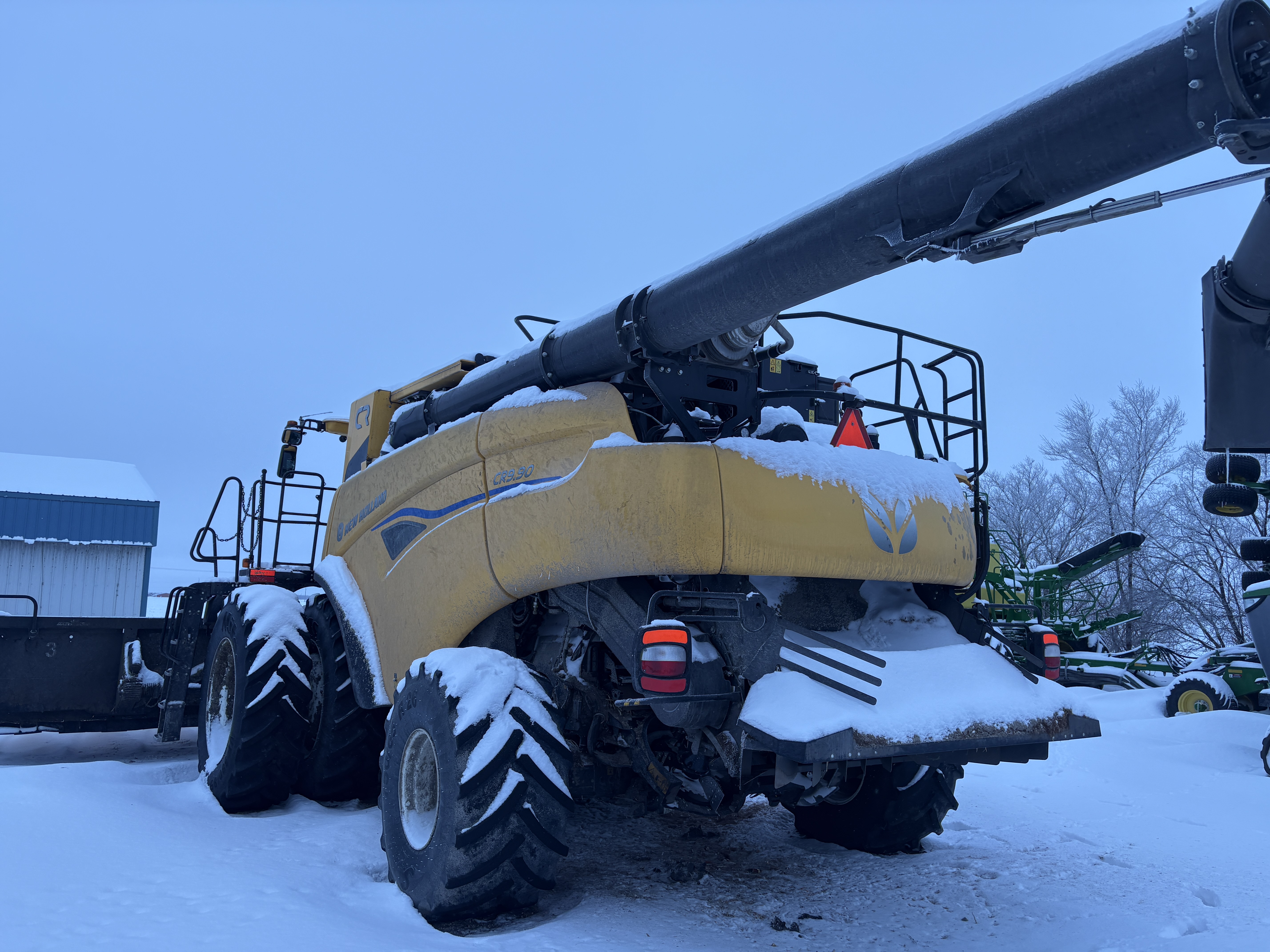 2025 New Holland CR9.90Z Combine