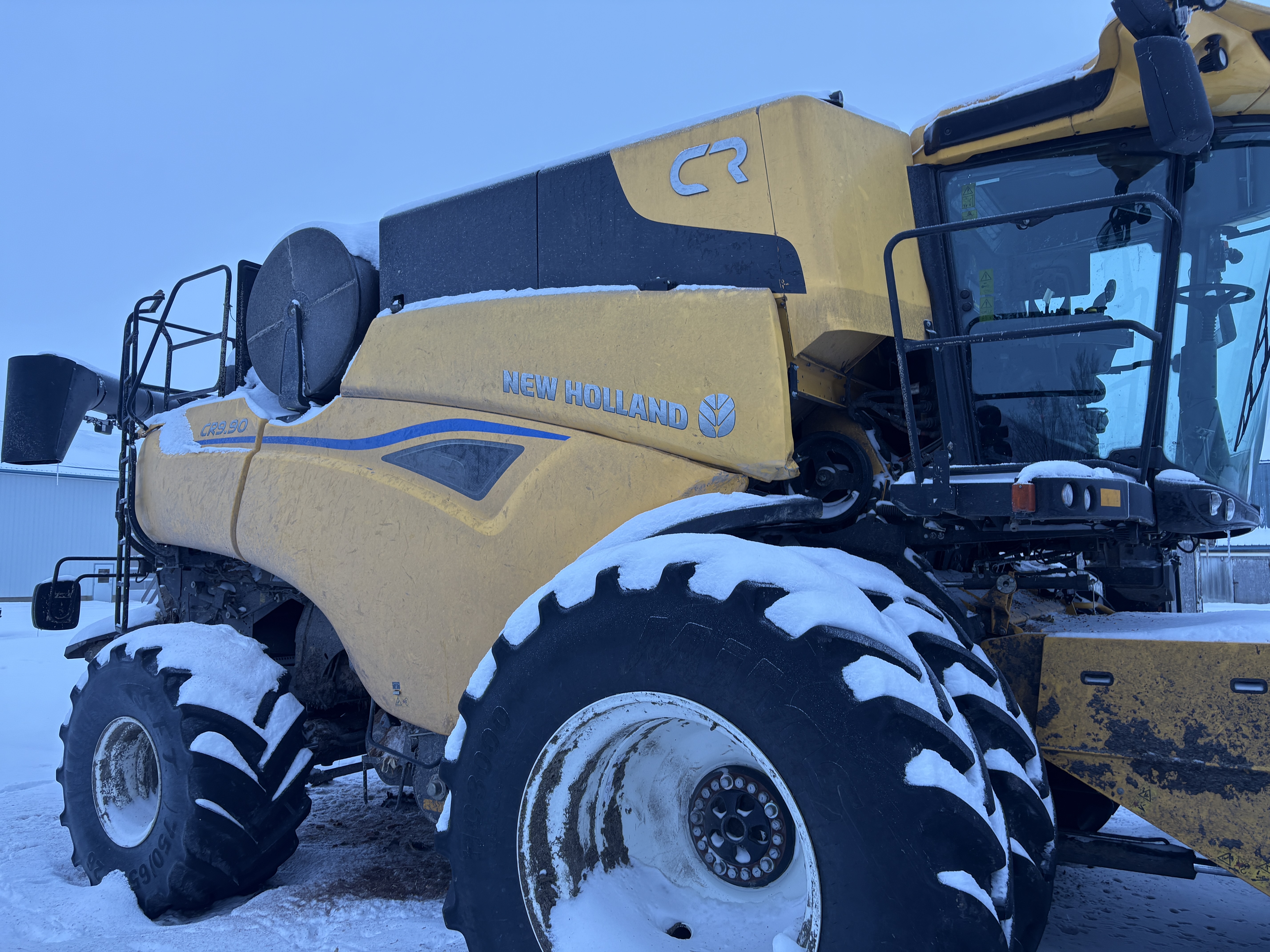 2025 New Holland CR9.90Z Combine