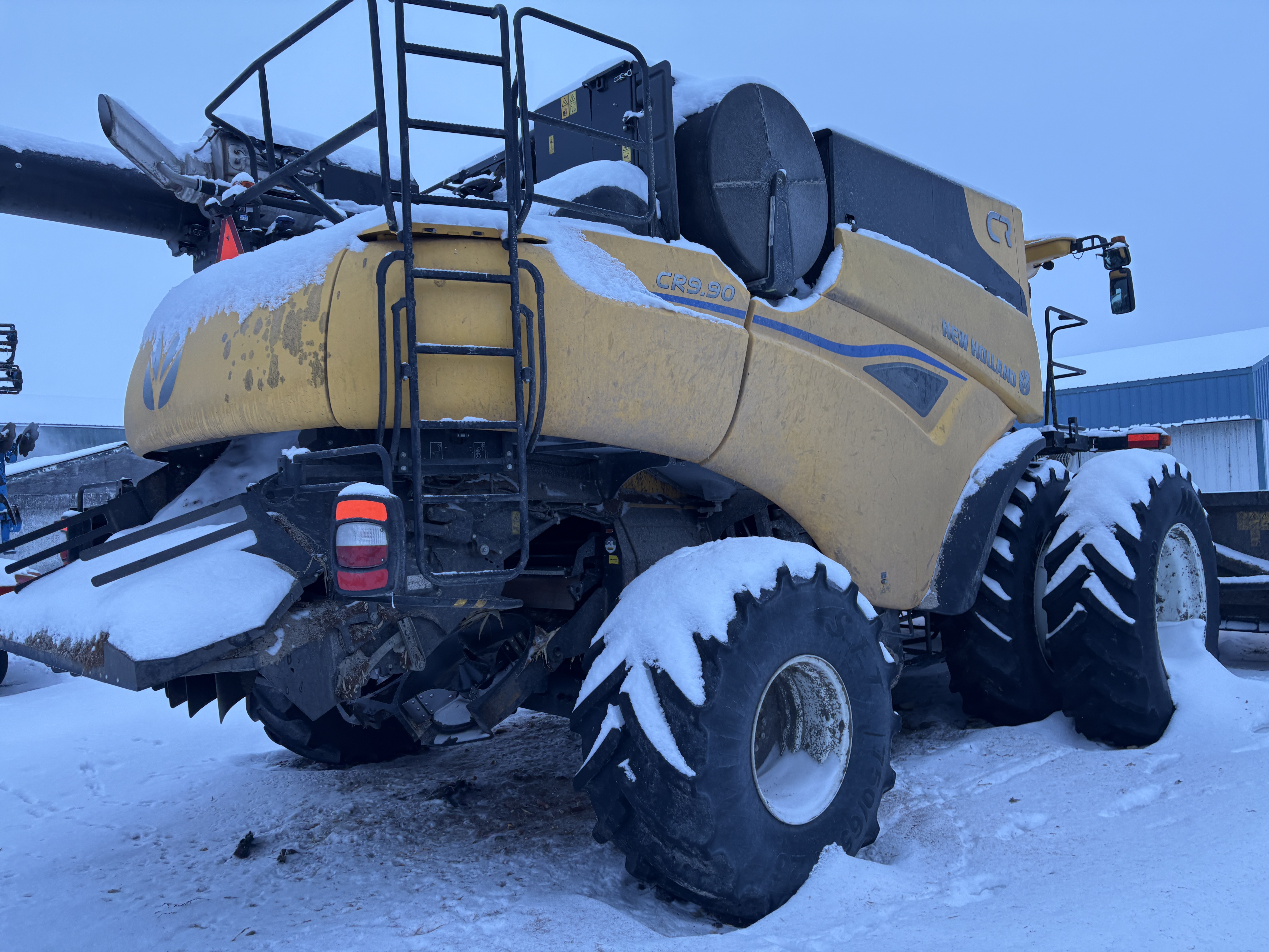 2025 New Holland CR9.90Z Combine