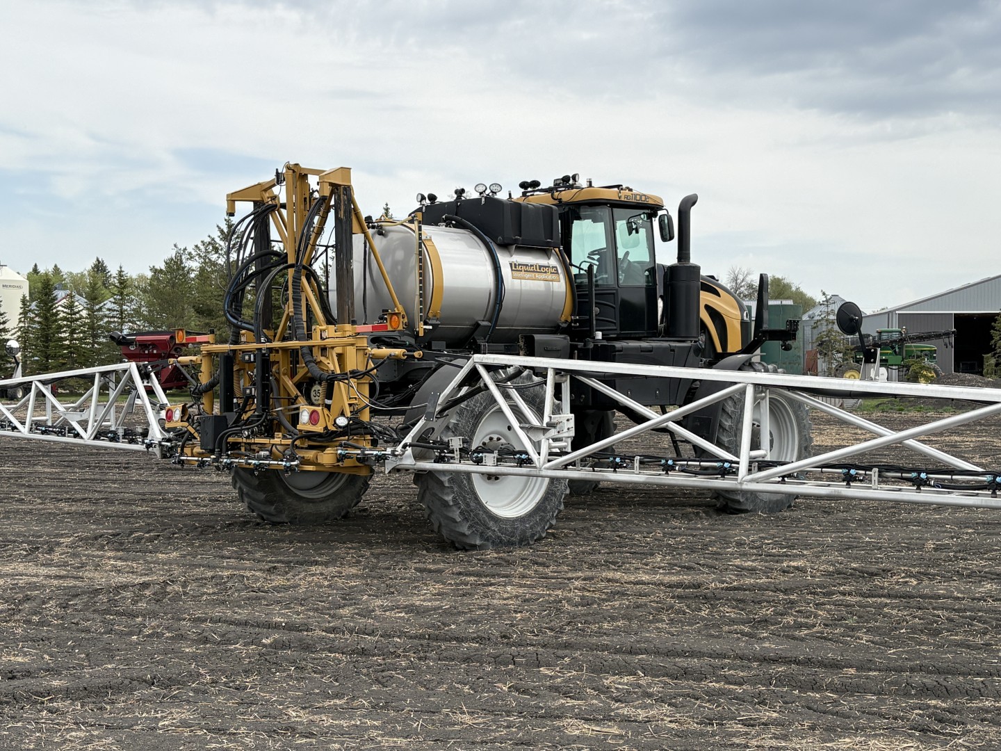 2019 RoGator RG1100C Sprayer/High Clearance