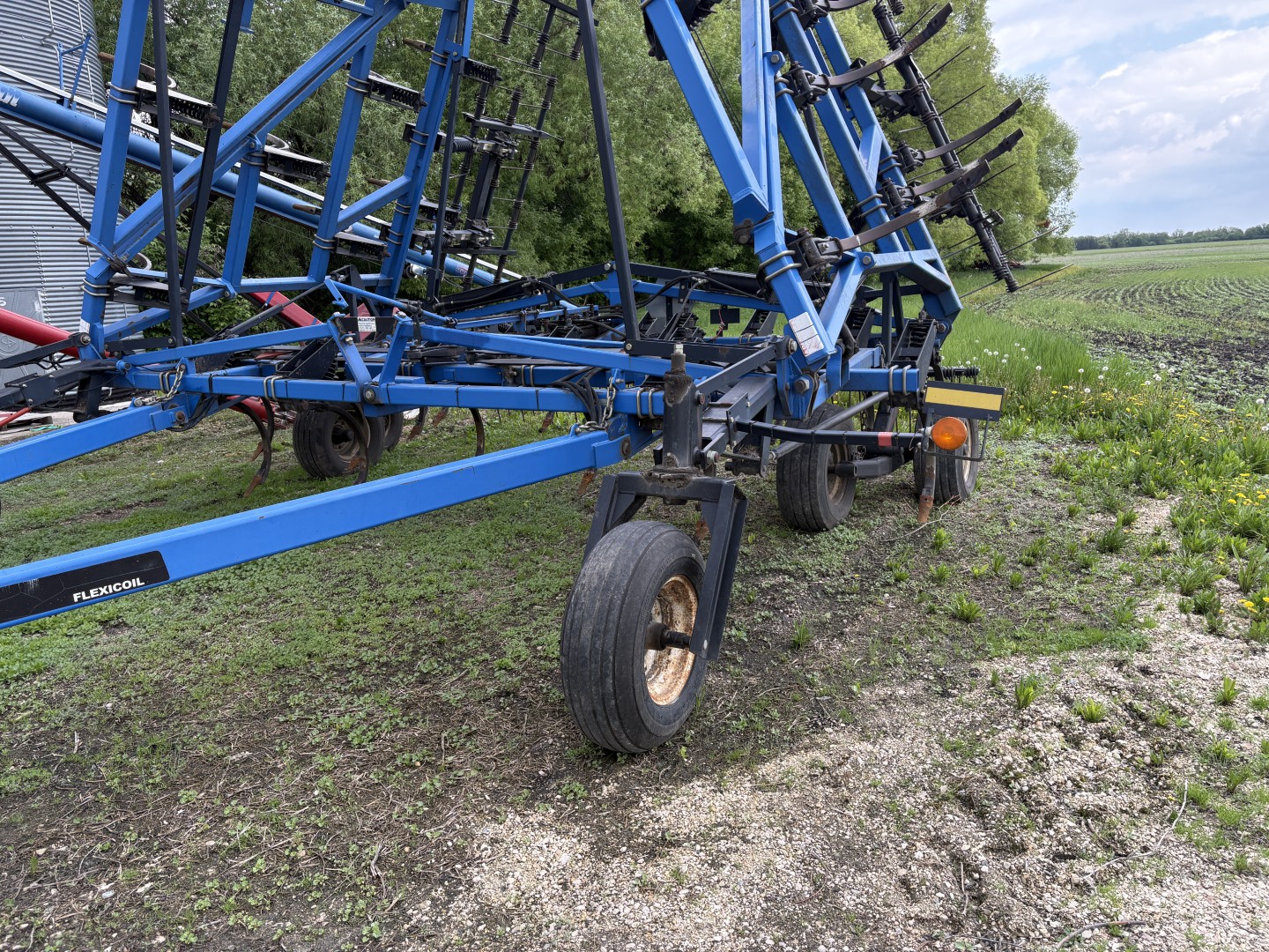 2005 New Holland ST830 Chisel Plow