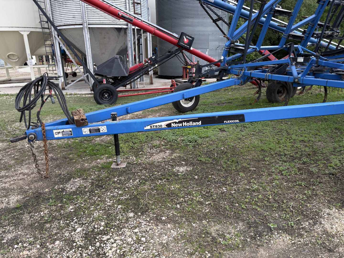 2005 New Holland ST830 Chisel Plow