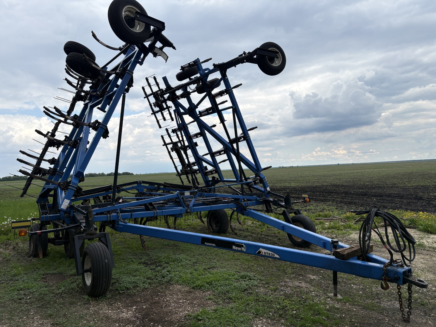 2005 New Holland ST830 Chisel Plow