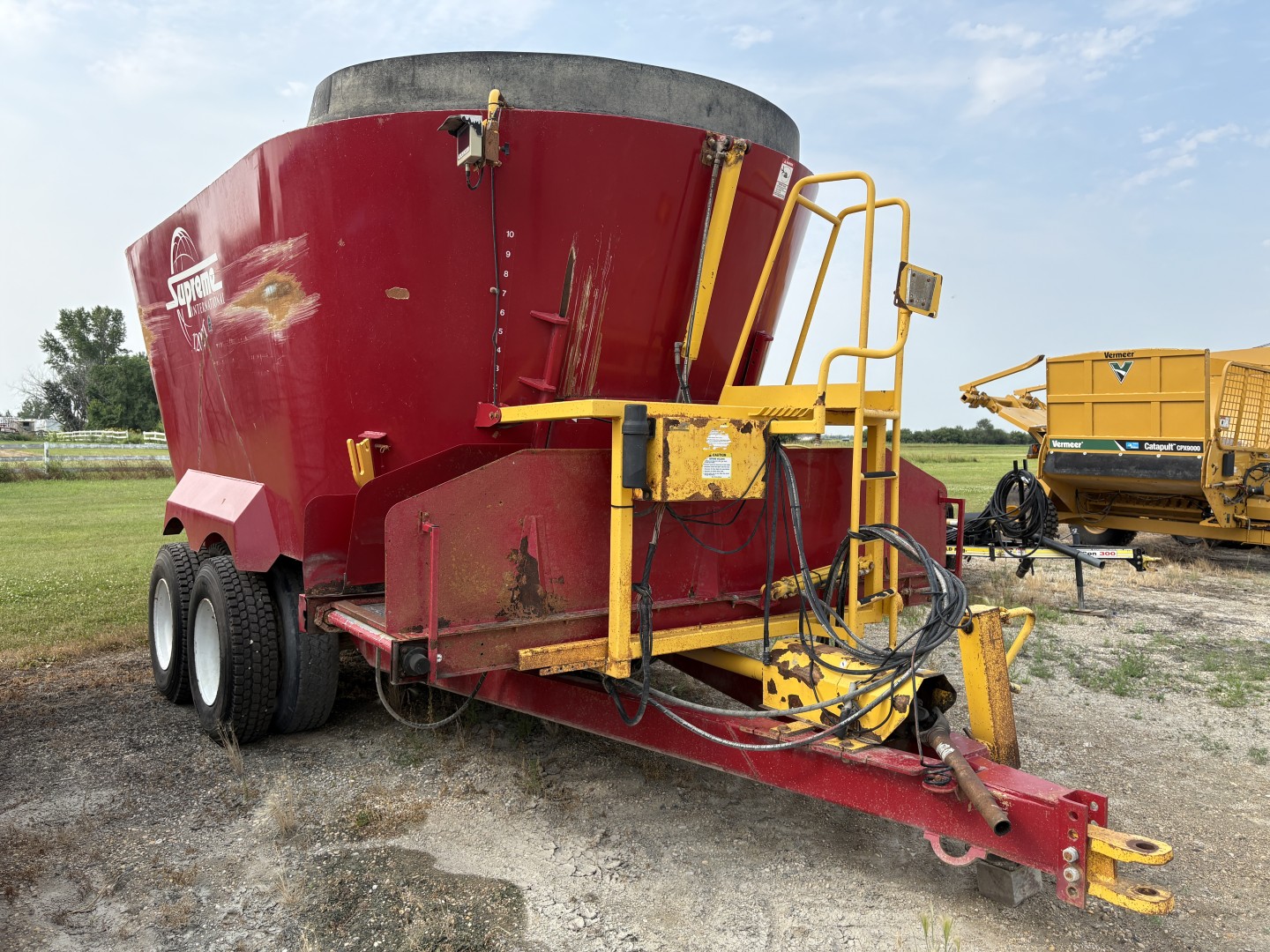 2014 Supreme 1200T TMR Mixer