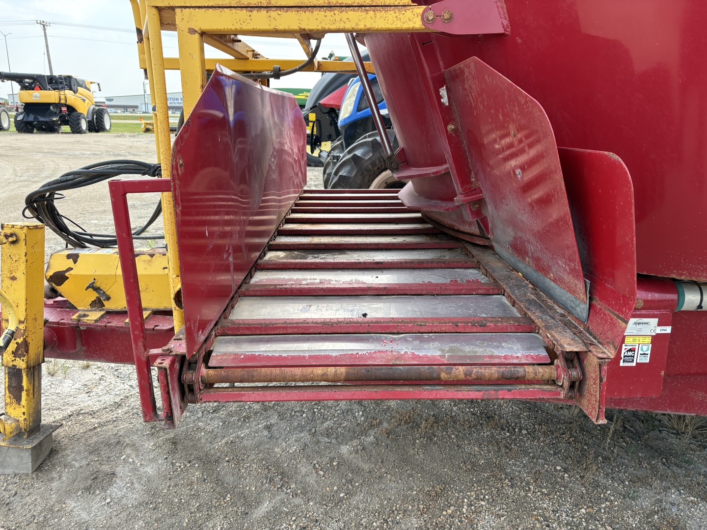 2014 Supreme 1200T TMR Mixer