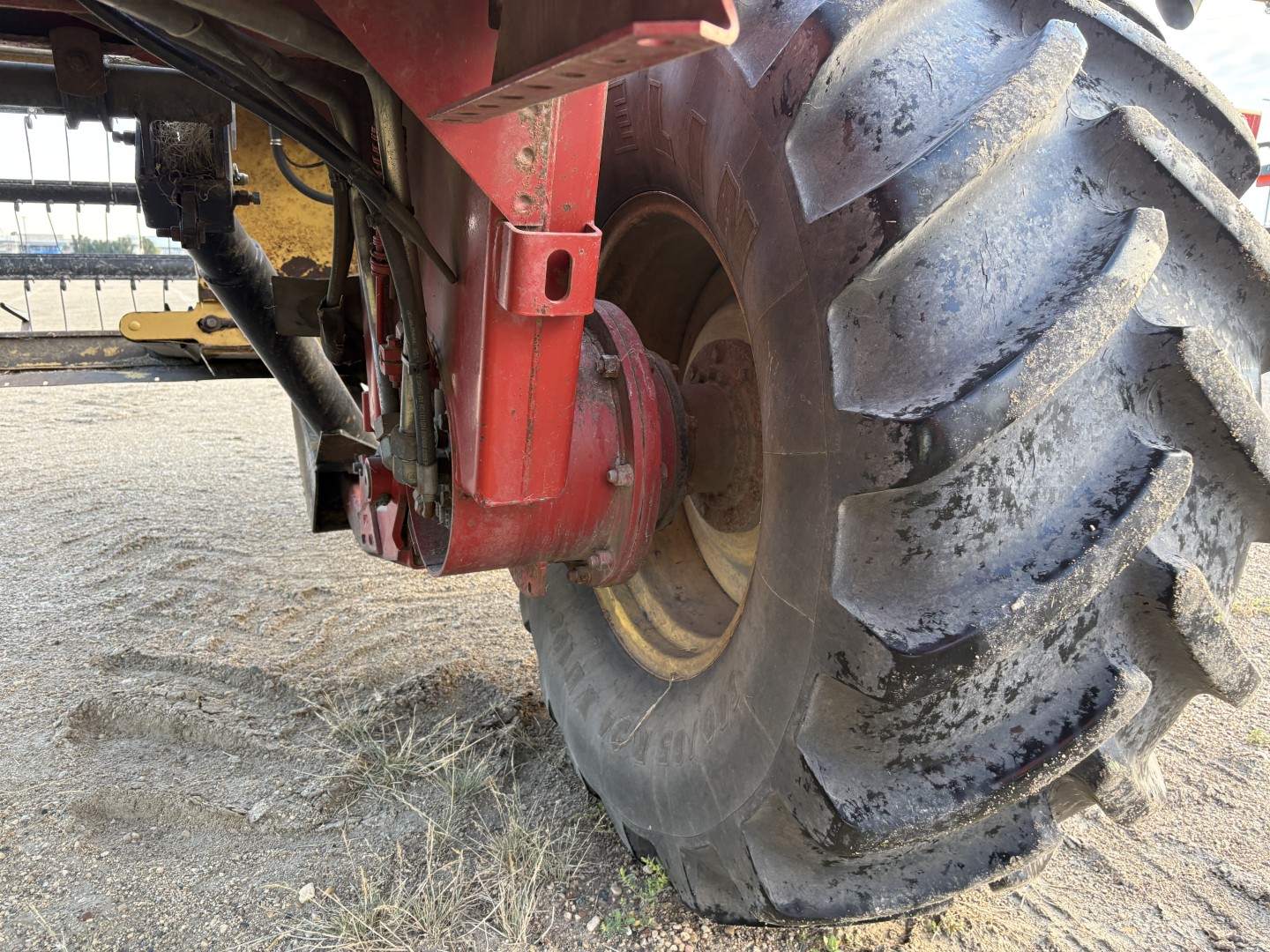 2000 New Holland HW300 Windrower