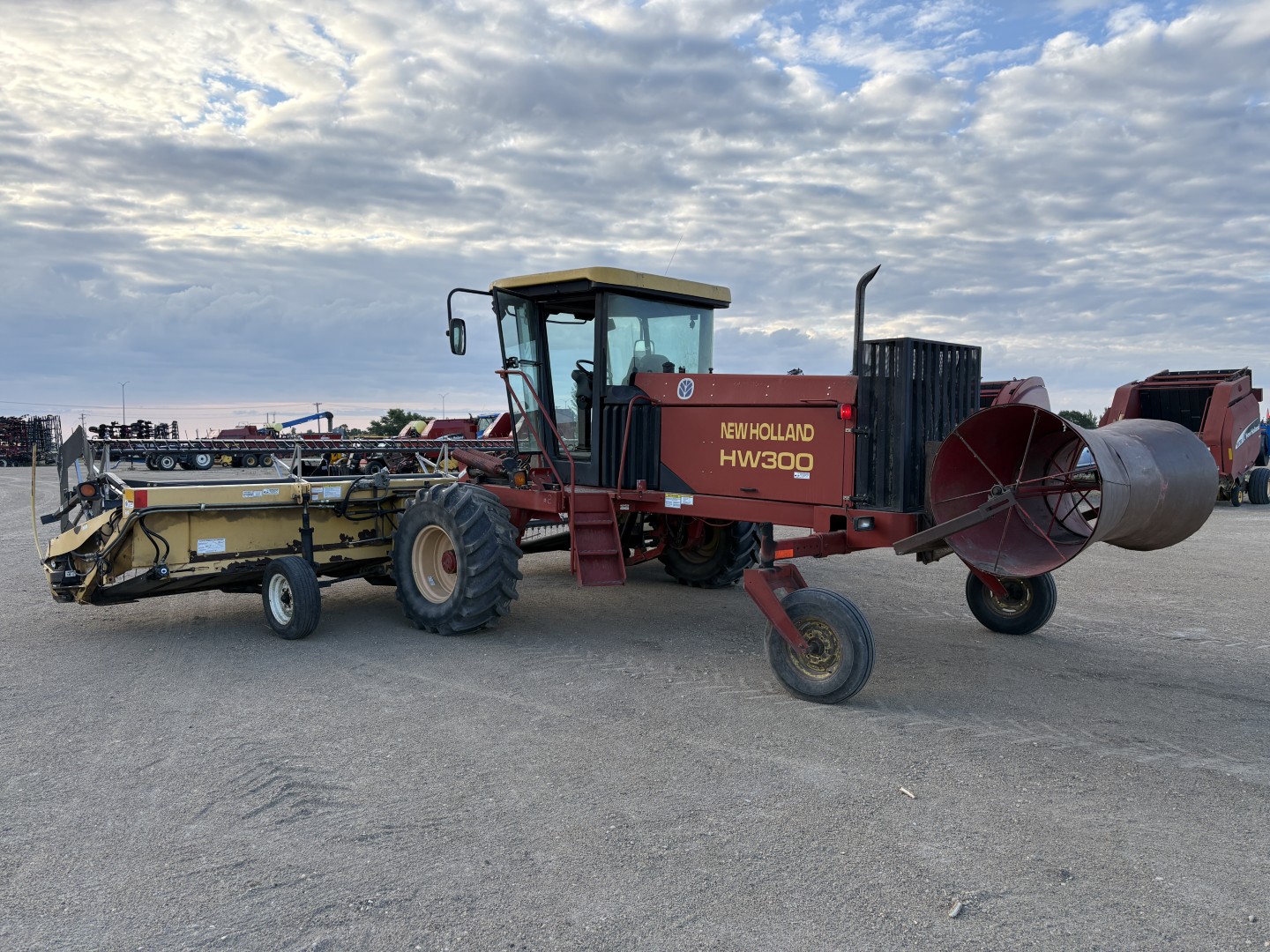 2000 New Holland HW300 Windrower
