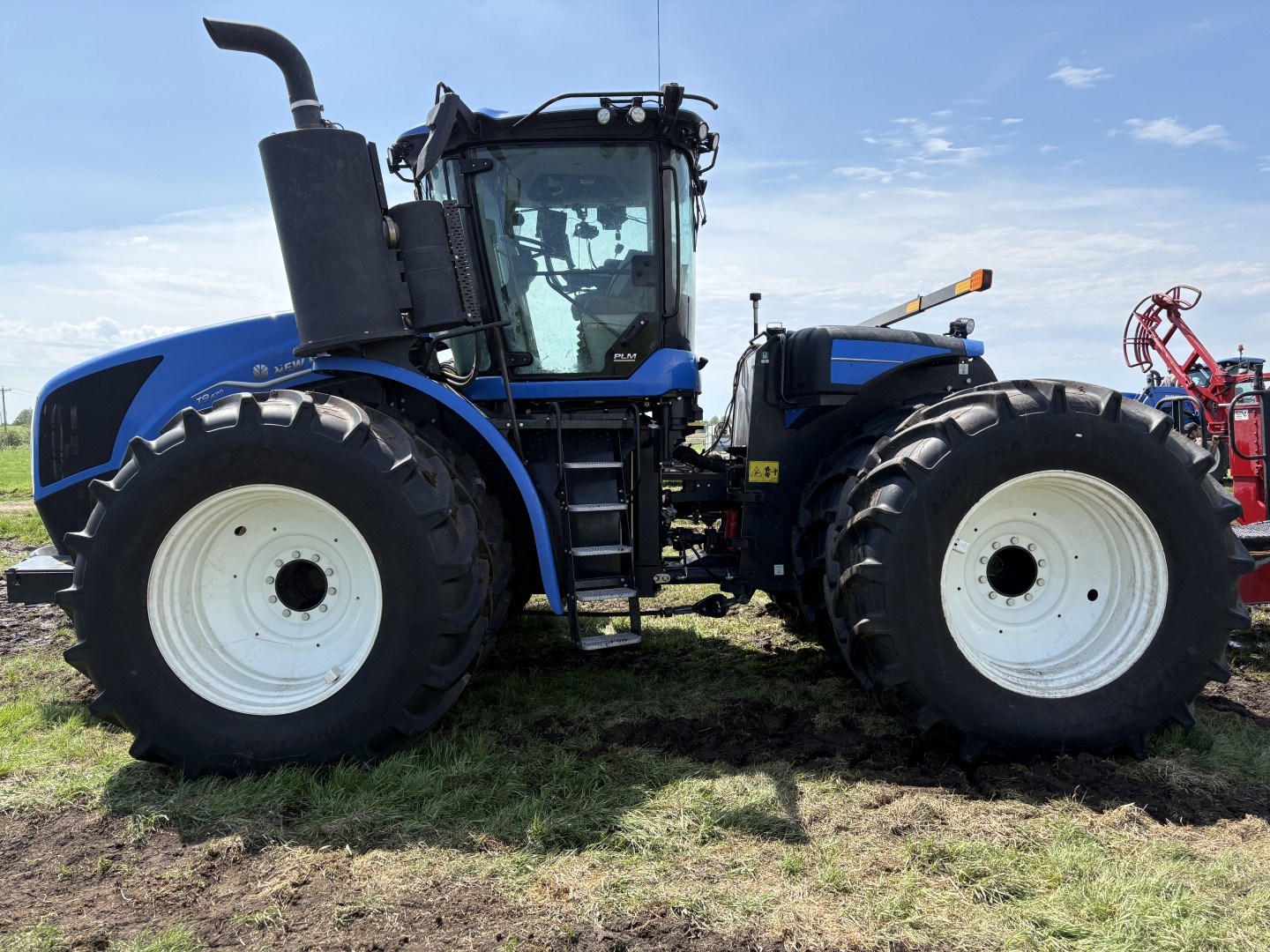 2025 New Holland T9.470 PLMI Tractor 4WD