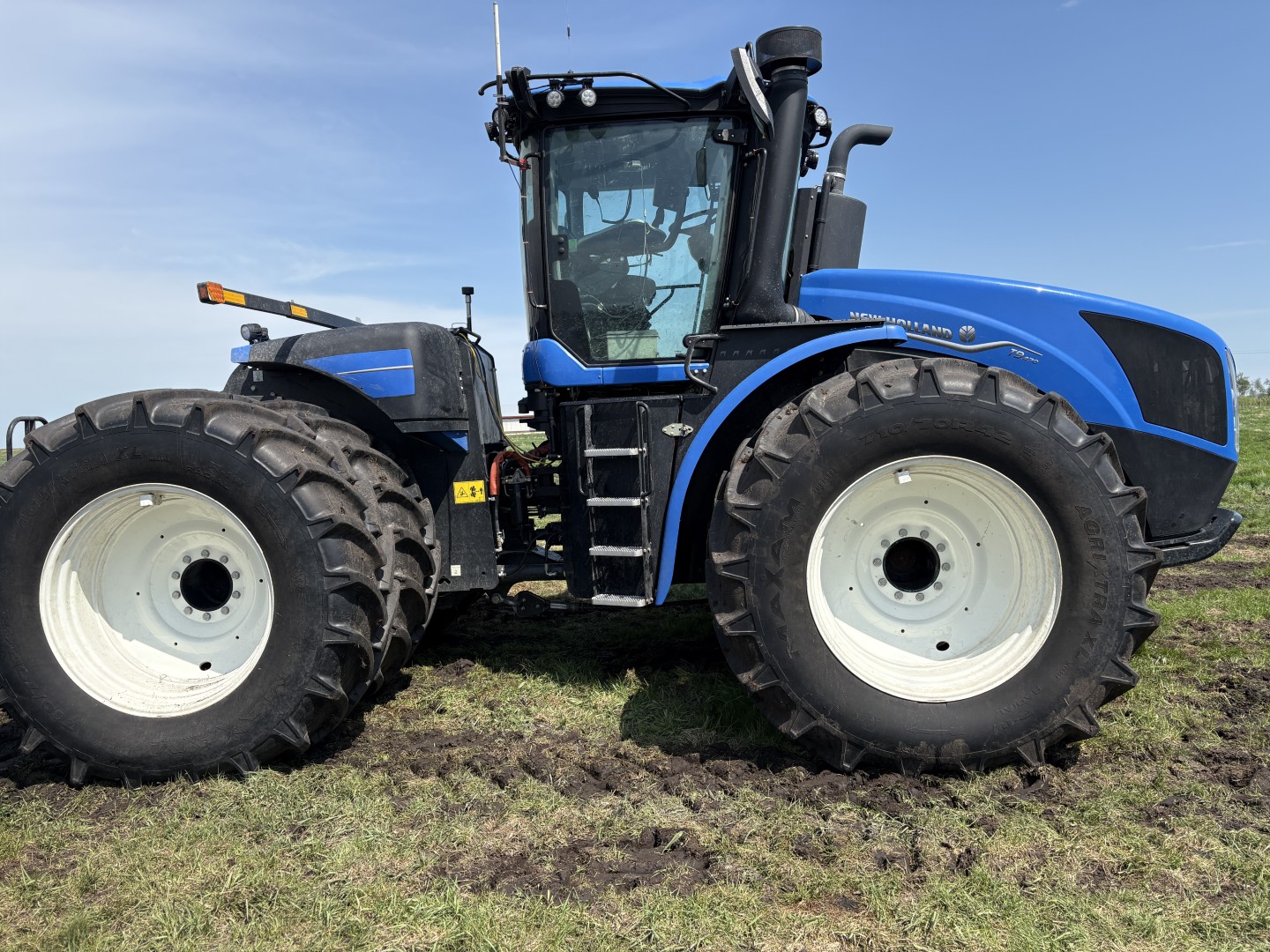 2025 New Holland T9.470 PLMI Tractor 4WD