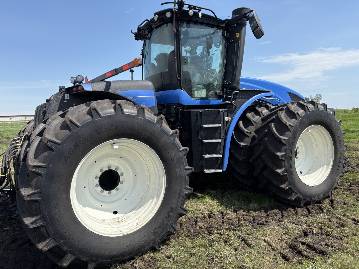 2025 New Holland T9.470 PLMI Tractor 4WD