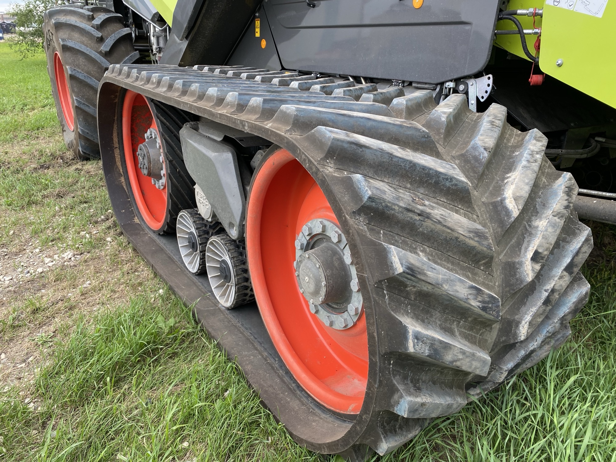 2022 CLAAS 8800TT small grains Combine