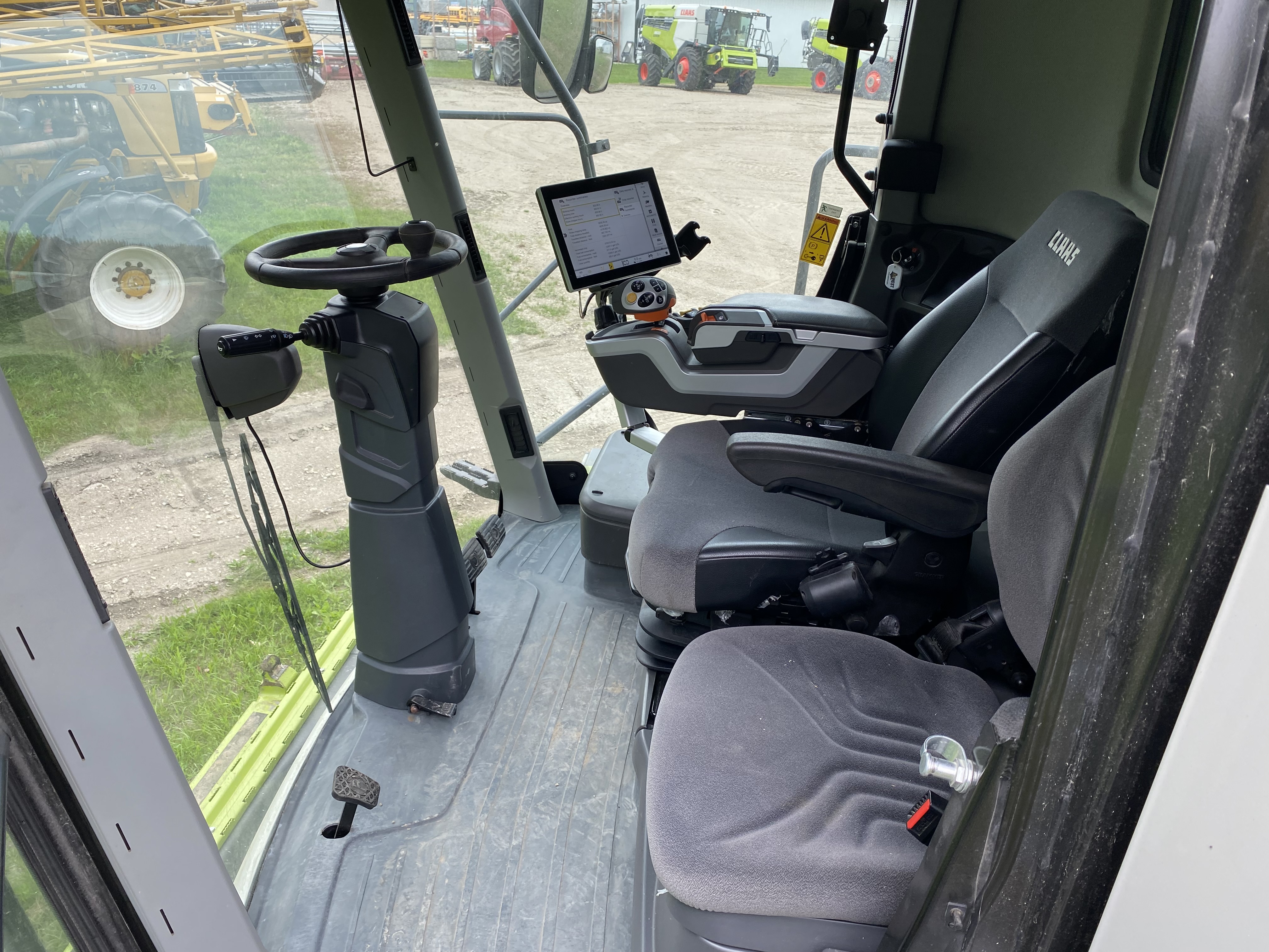 2022 CLAAS 8800TT small grains Combine