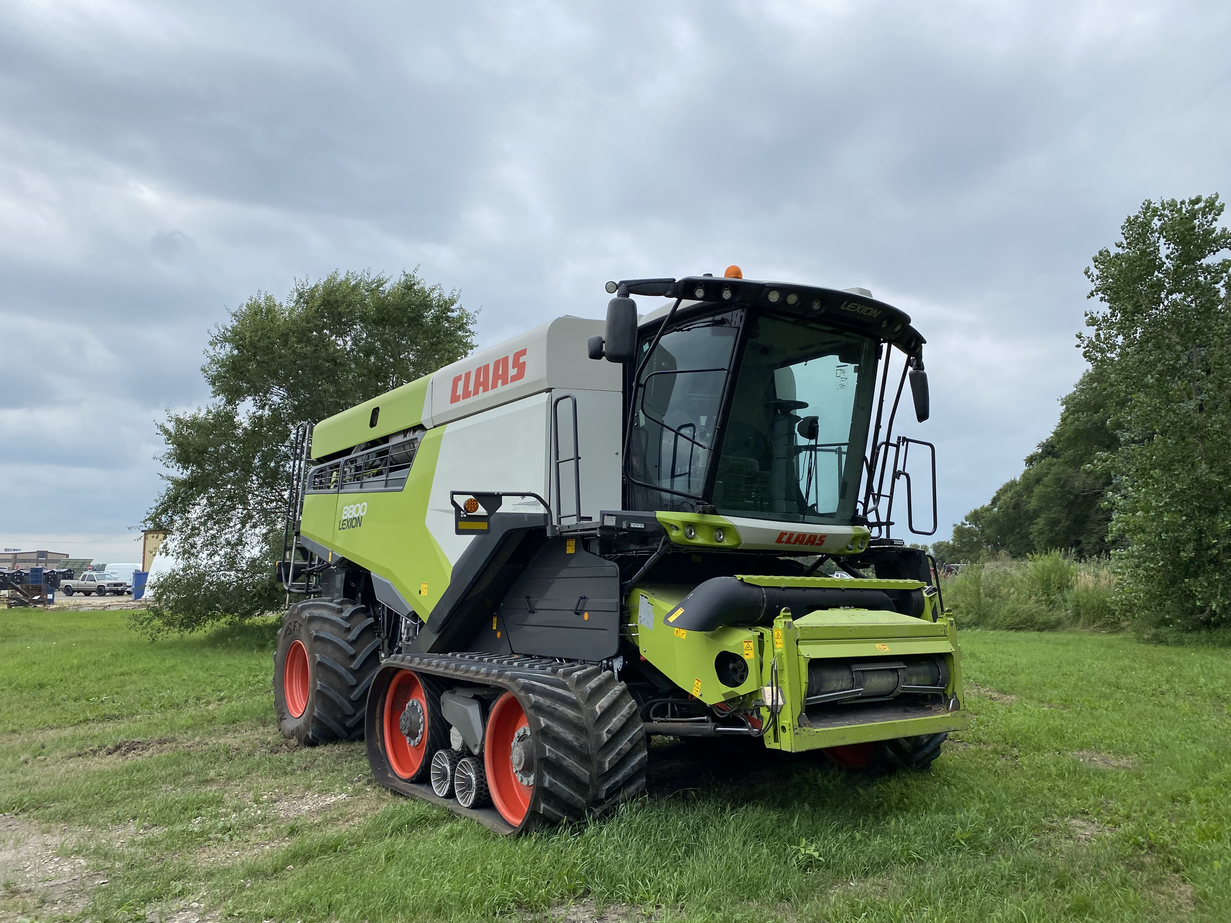 2022 CLAAS 8800TT small grains Combine