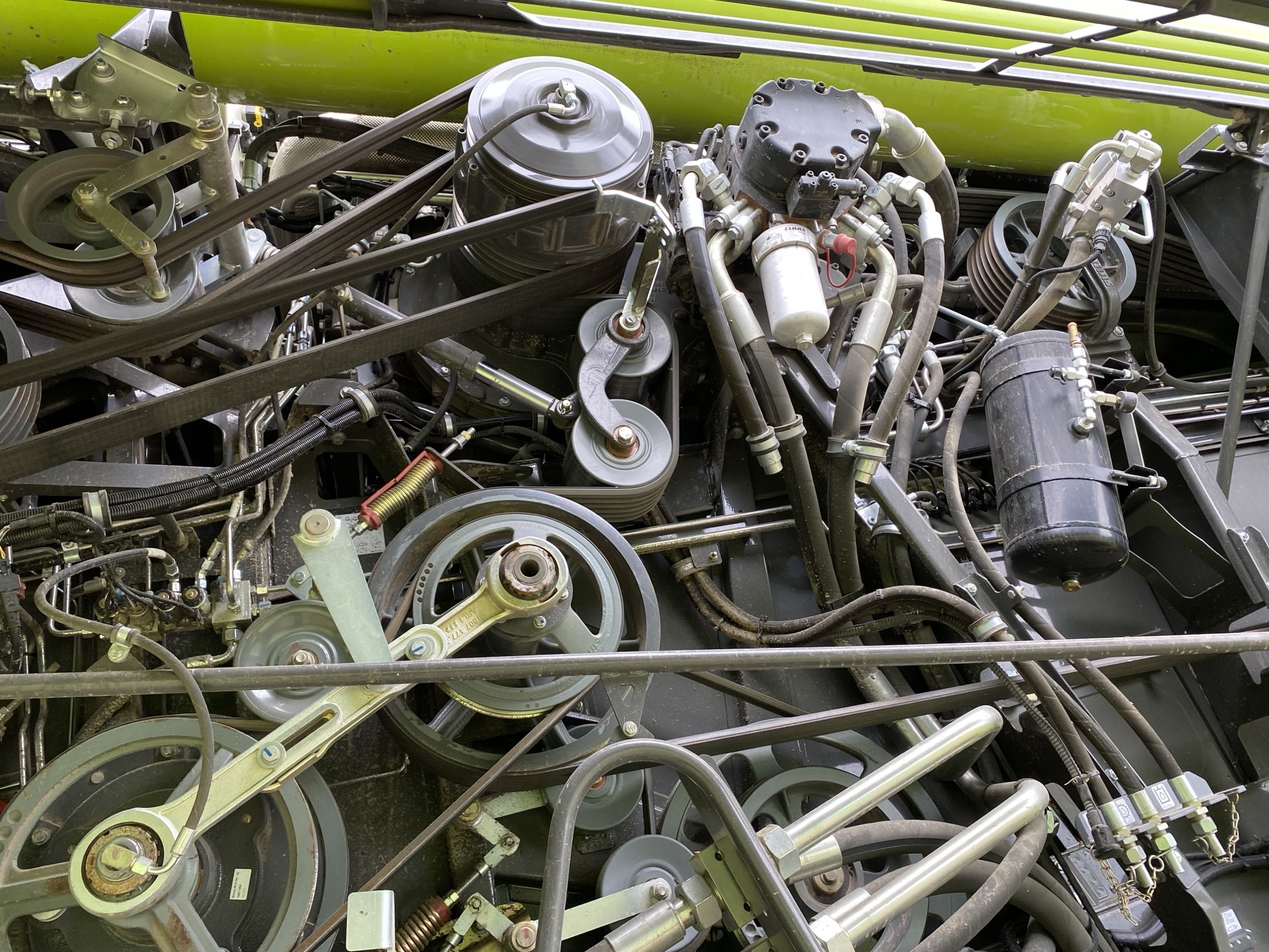 2022 CLAAS 8800TT small grains Combine