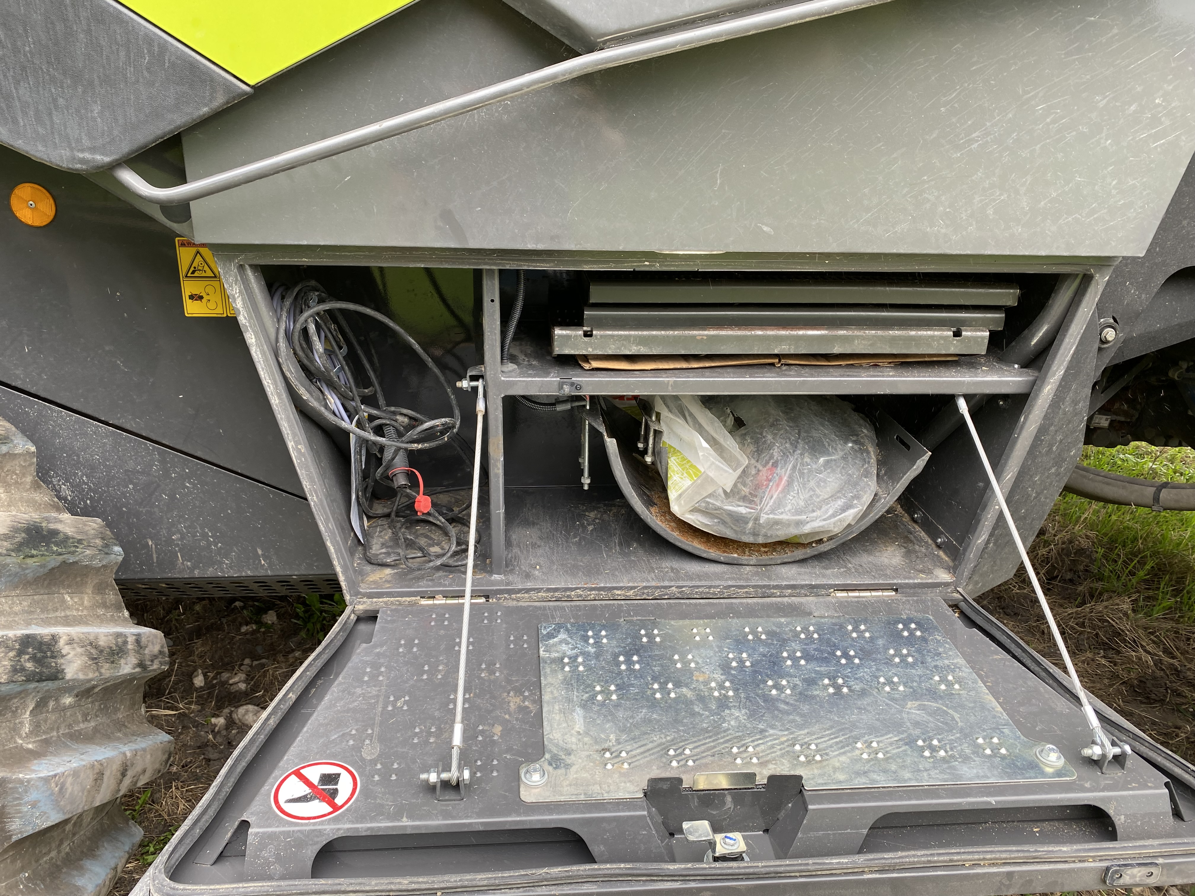 2022 CLAAS 8800TT small grains Combine