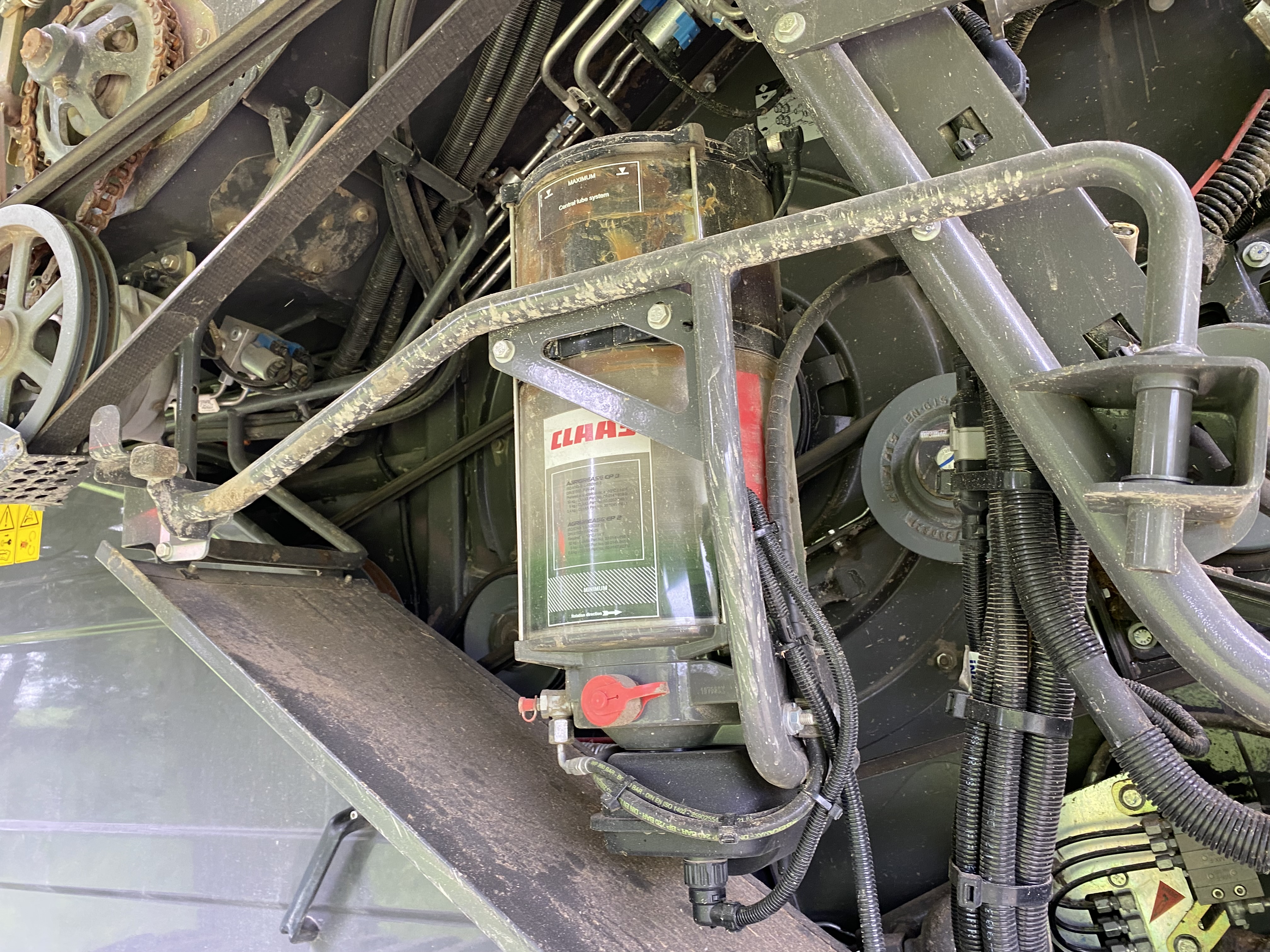 2022 CLAAS 8800TT small grains Combine