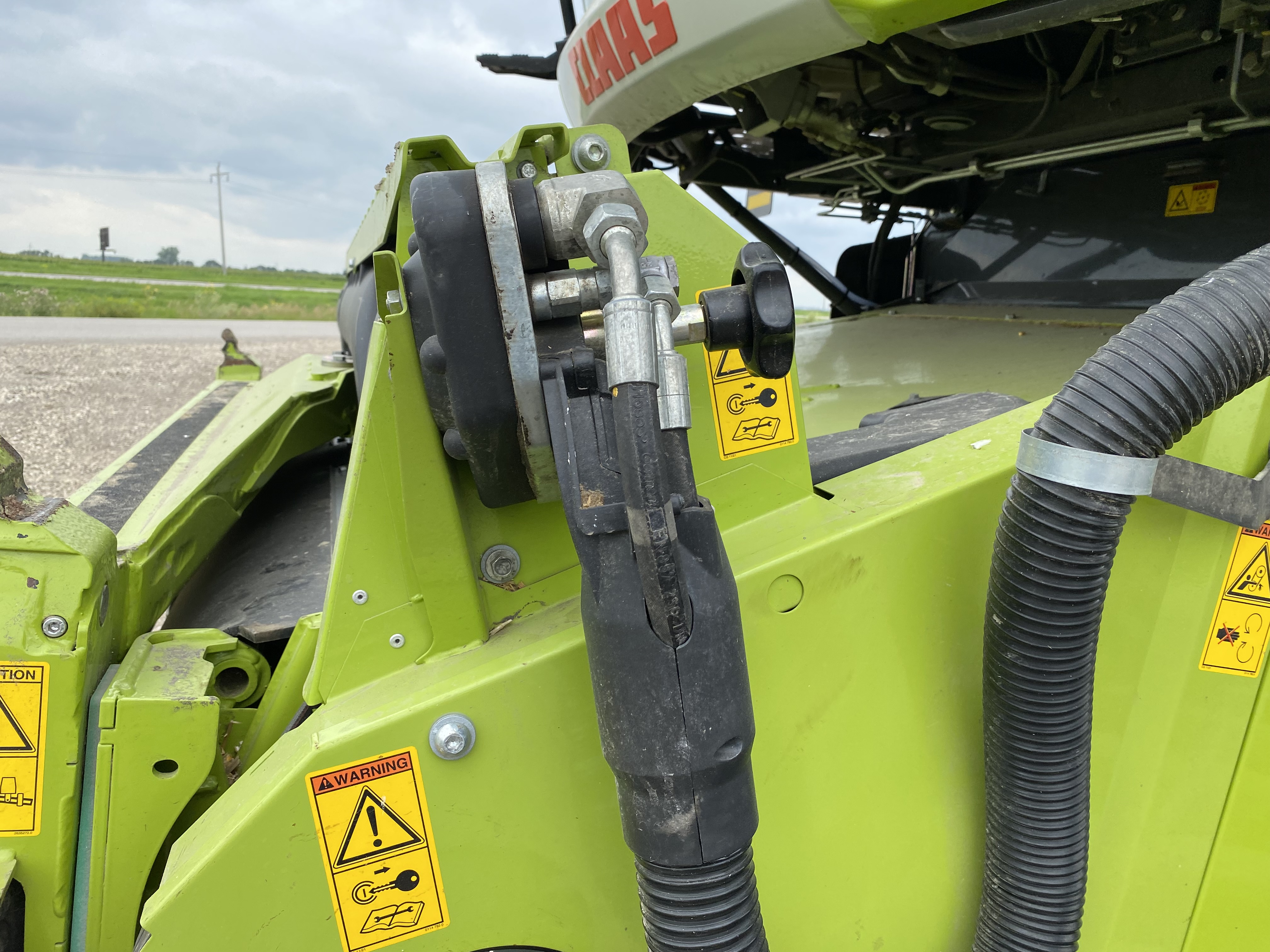 2022 CLAAS 8800TT small grains Combine