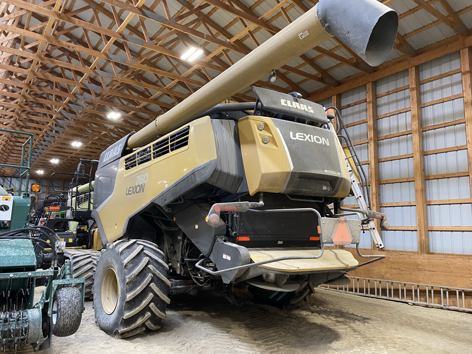 2017 CLAAS 760TT Combine