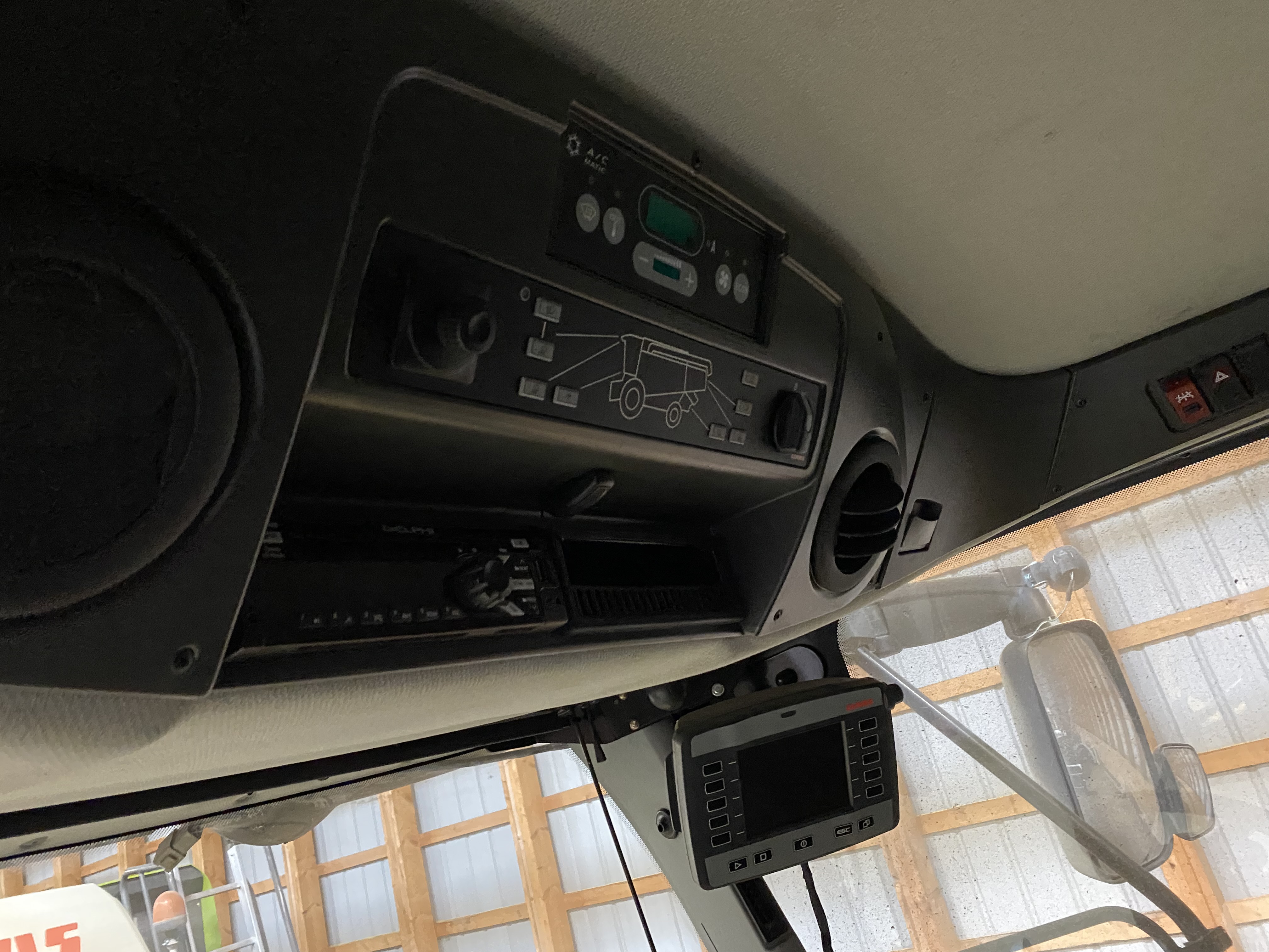 2017 CLAAS 760TT Combine