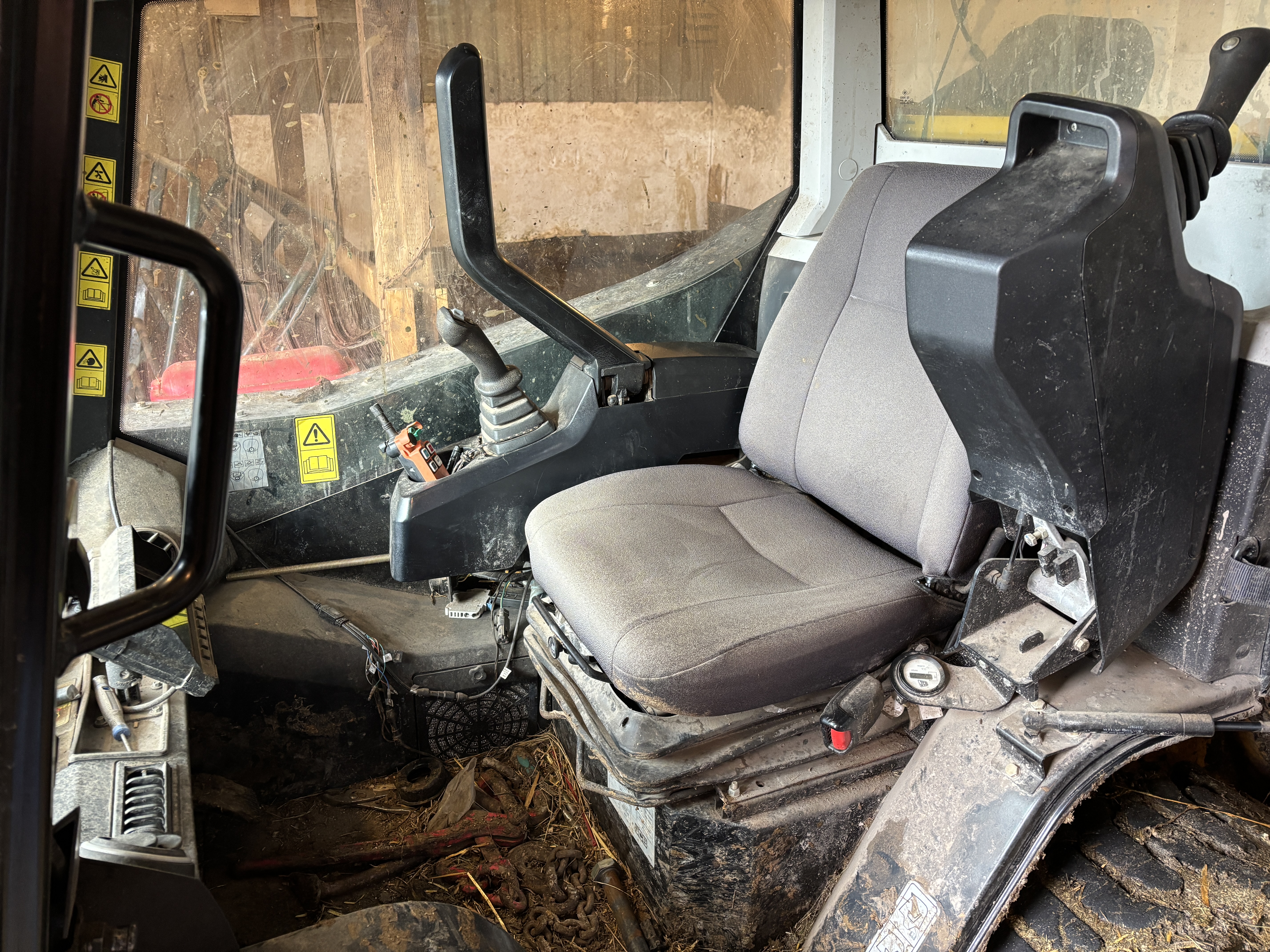 2018 JCB 215 Skid Steer Loader