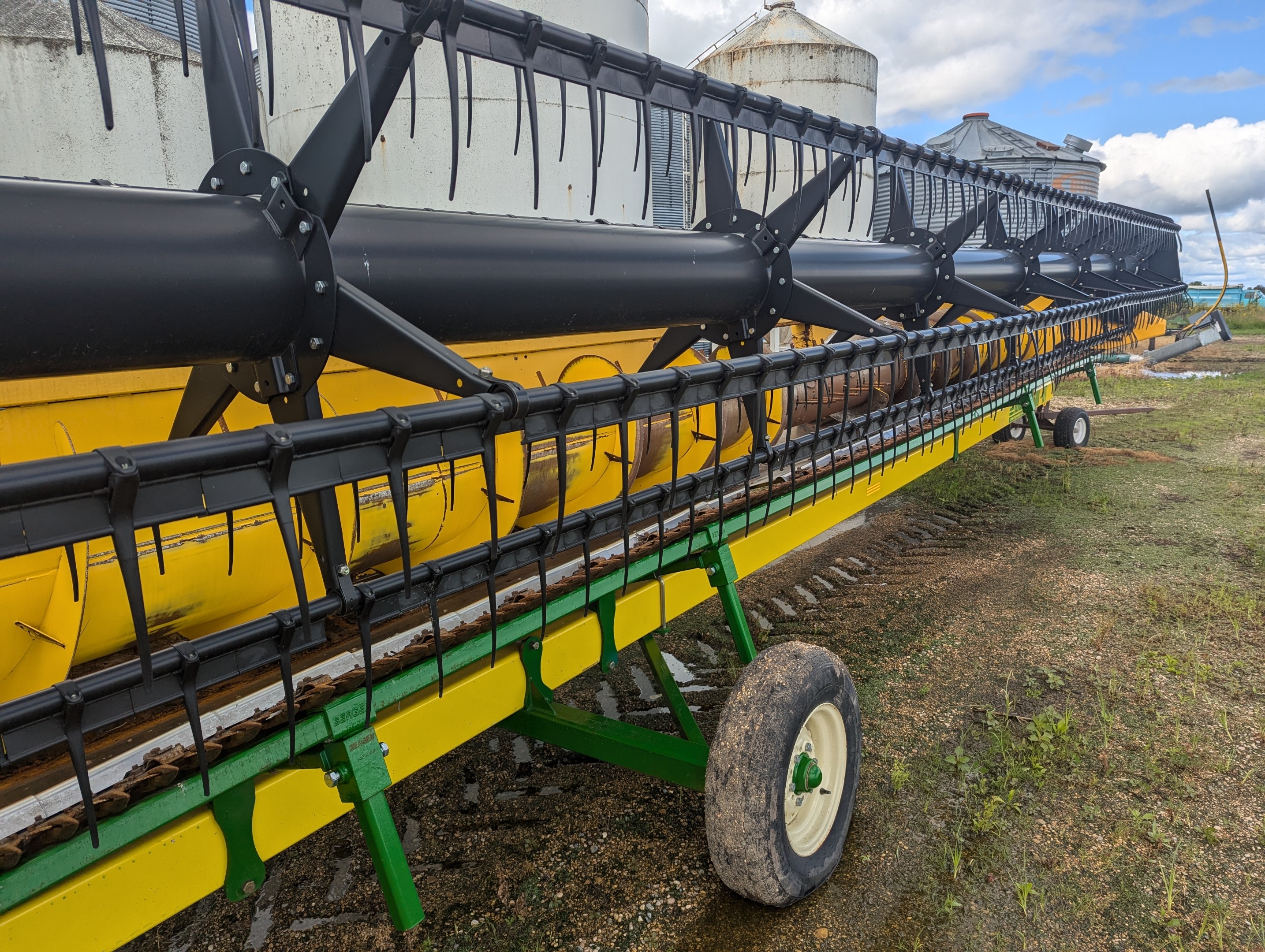 2013 New Holland 740CF-35F Header Flex