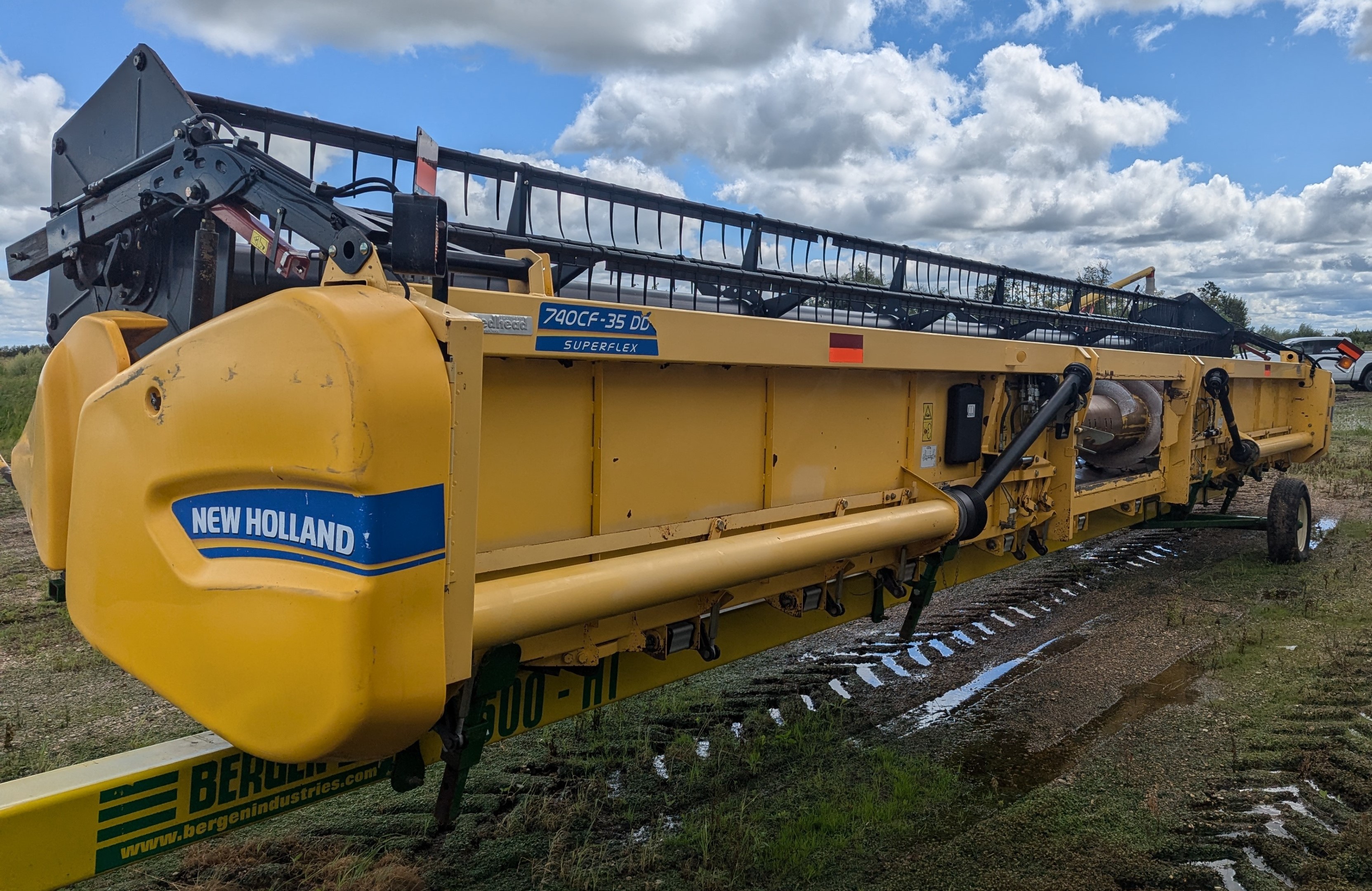 2013 New Holland 740CF-35F Header Flex