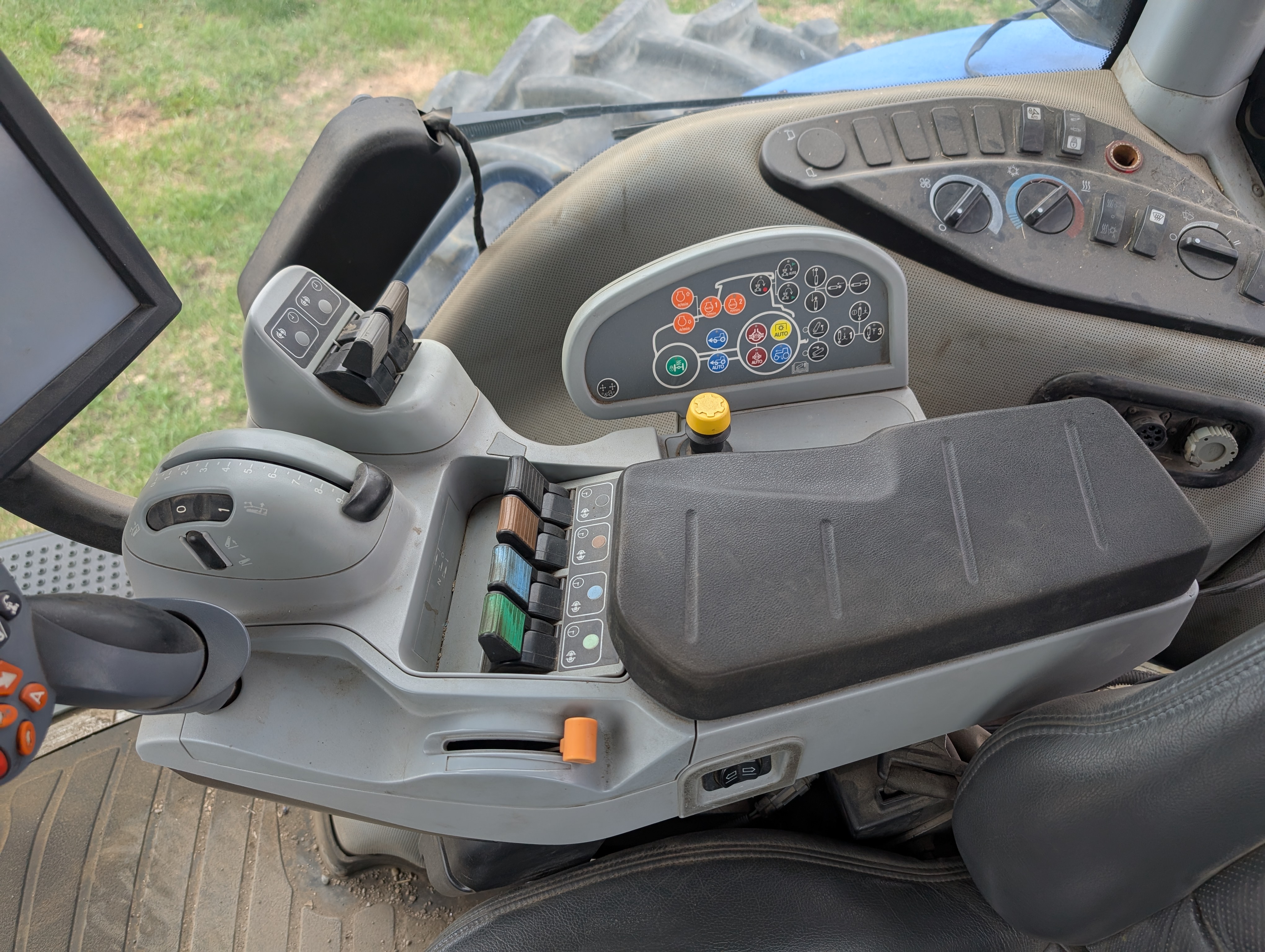 2015 New Holland T8.410 Tractor