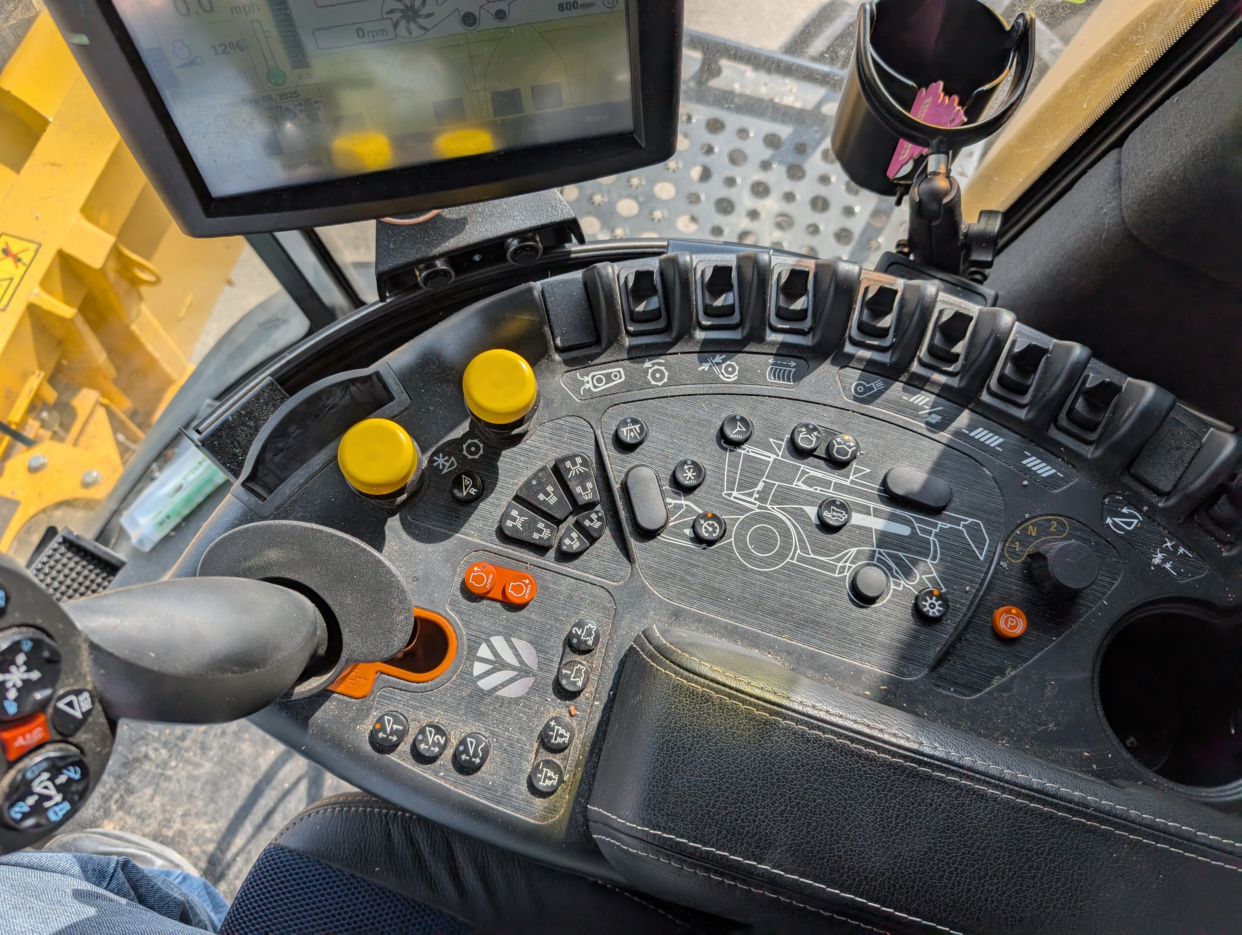 2023 New Holland CR9.90Z Combine