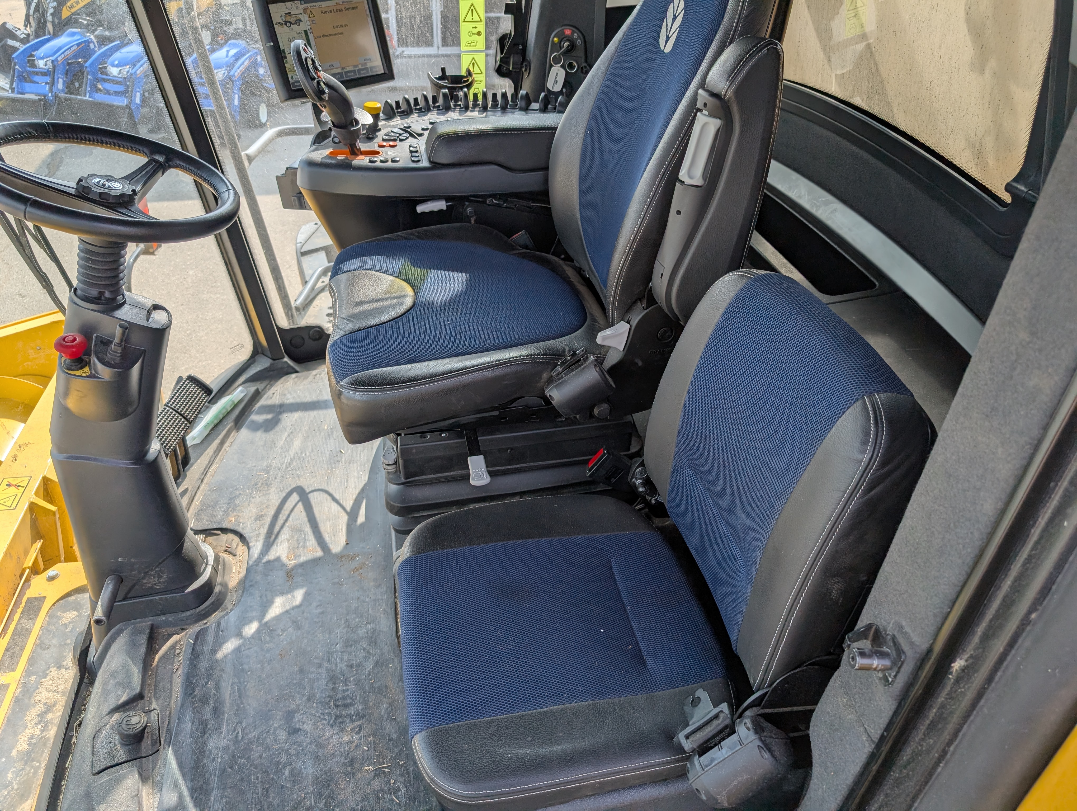 2023 New Holland CR9.90Z Combine