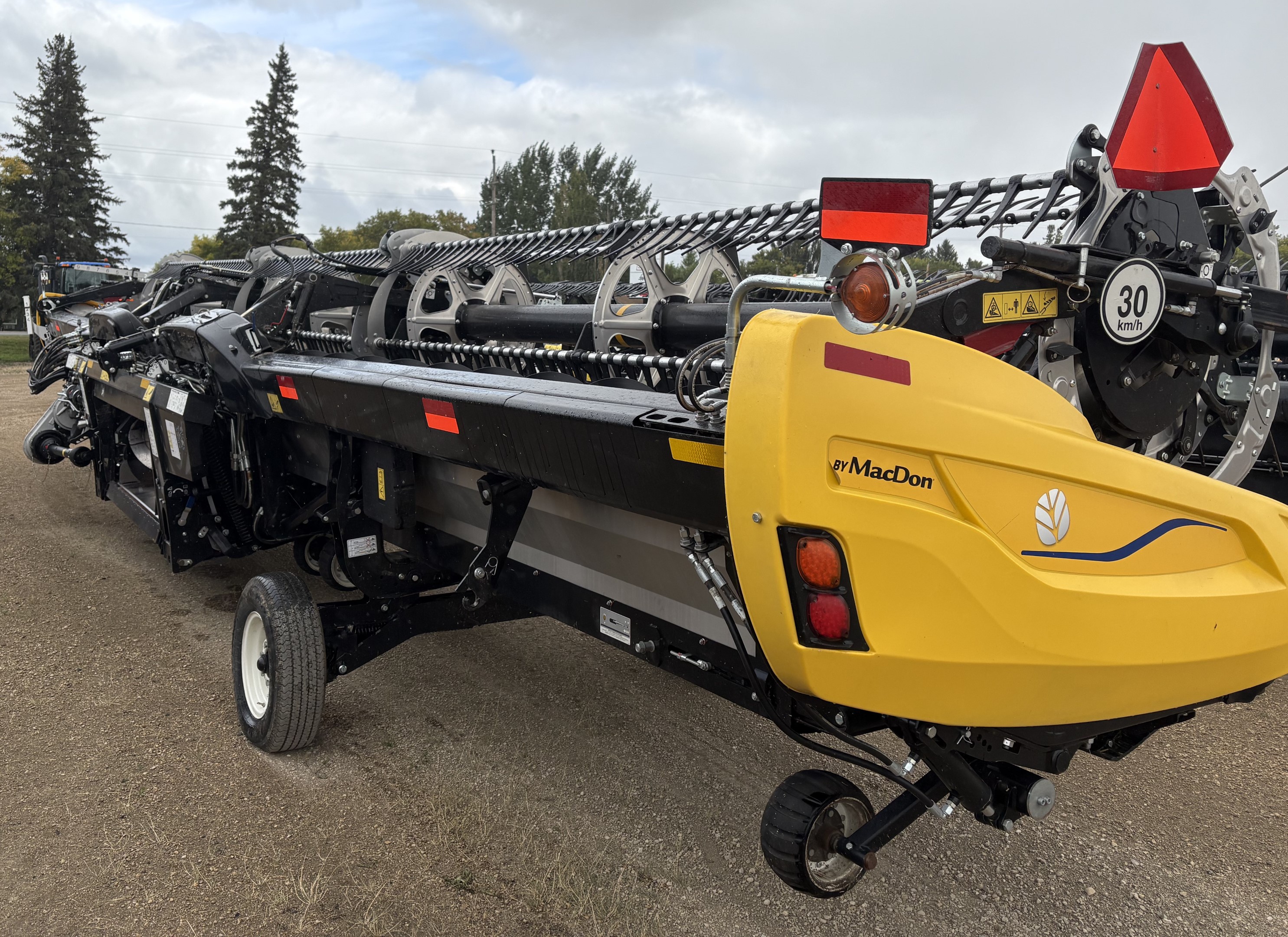 2023 MacDon FD240 Header Draper Flex