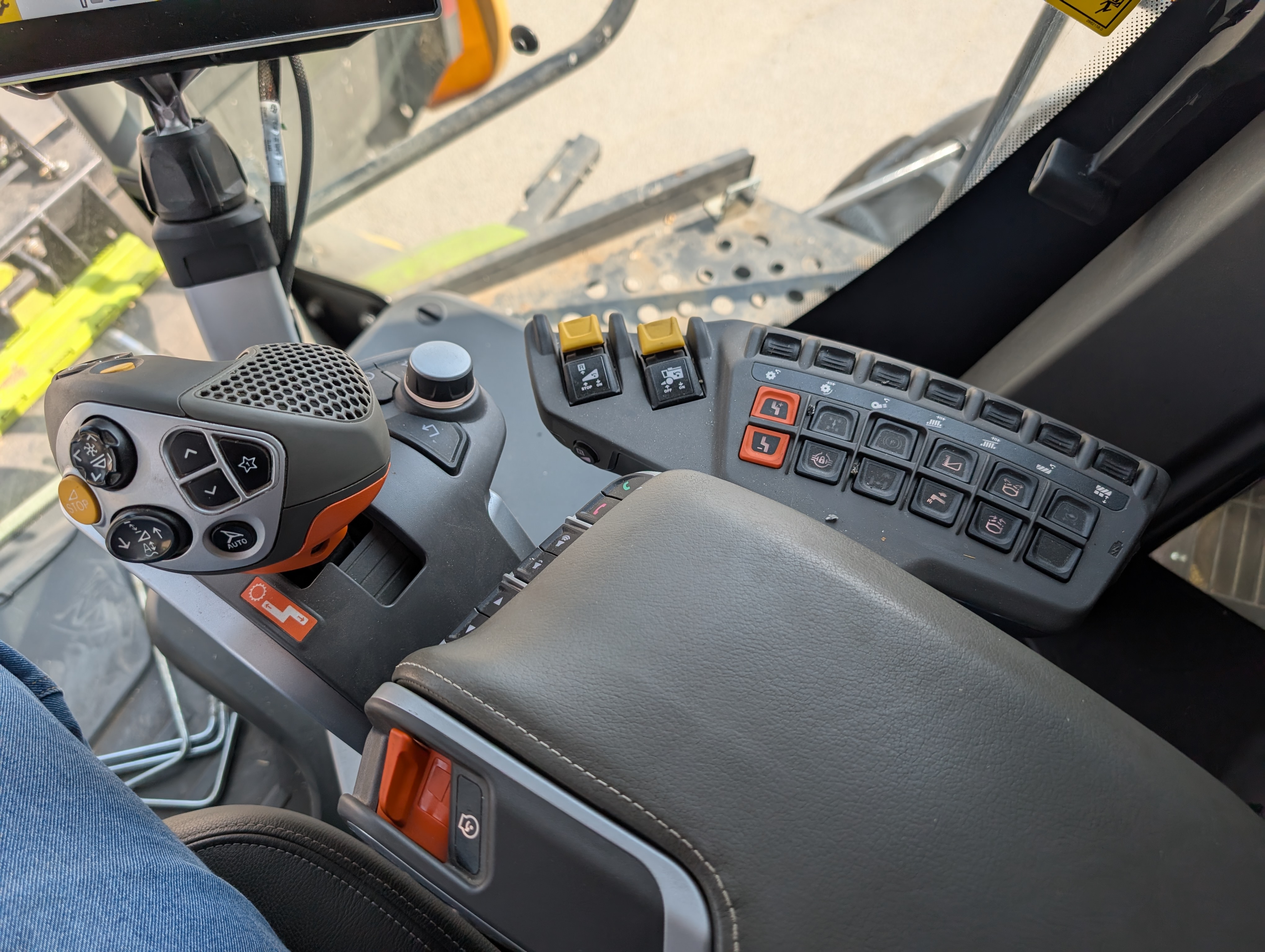 2022 CLAAS 8700 Combine