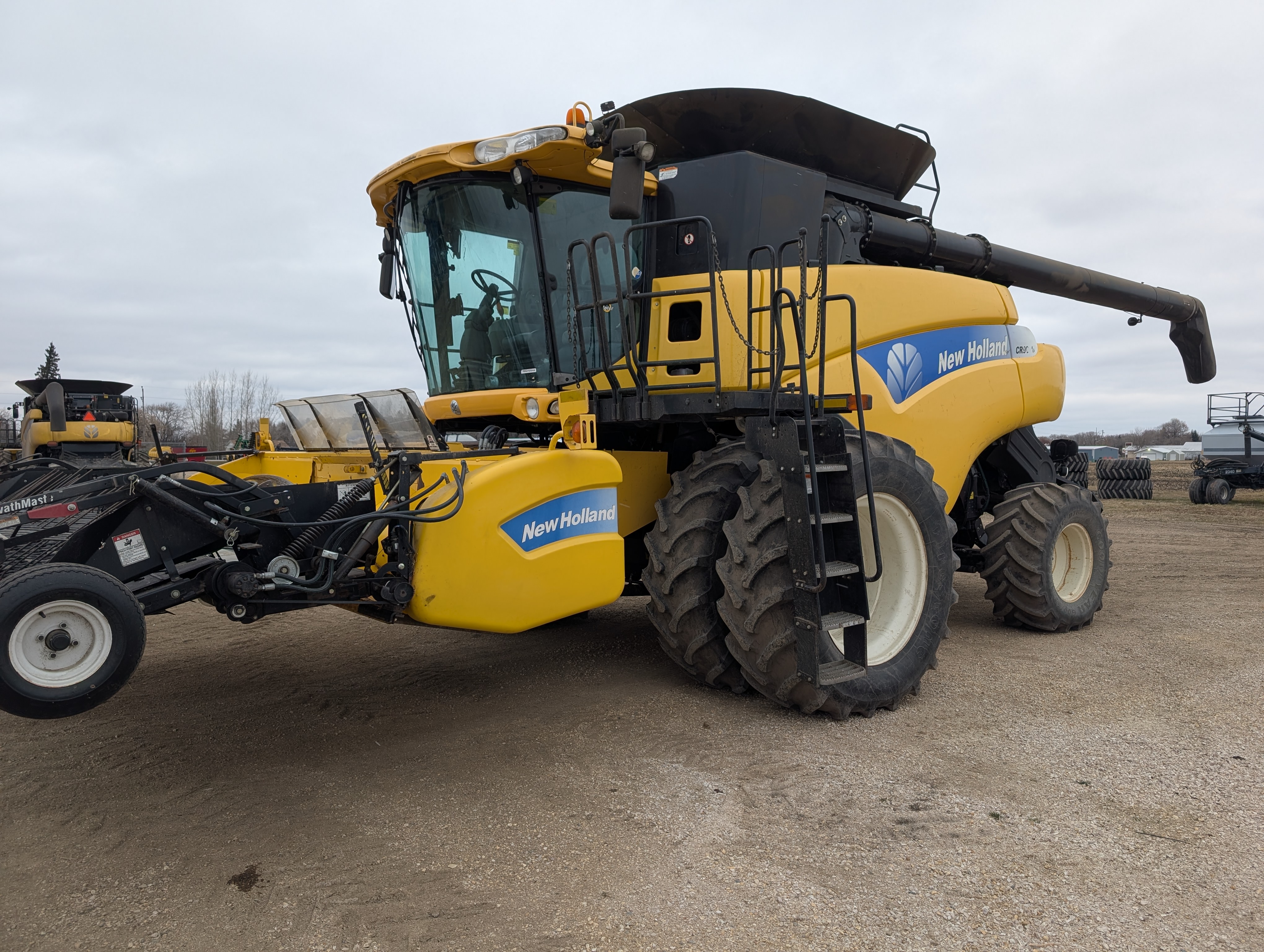 2009 New Holland CR9080 Combine
