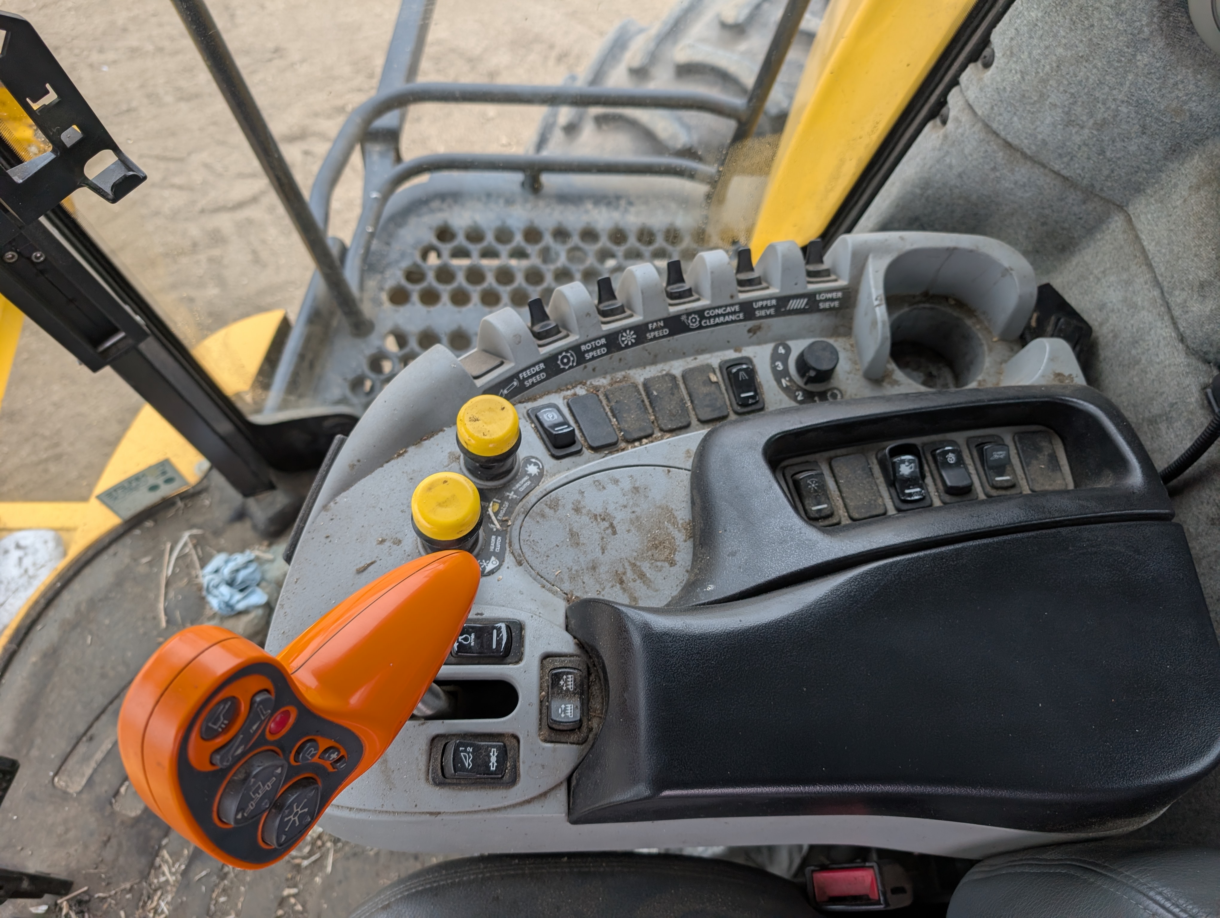 2009 New Holland CR9080 Combine