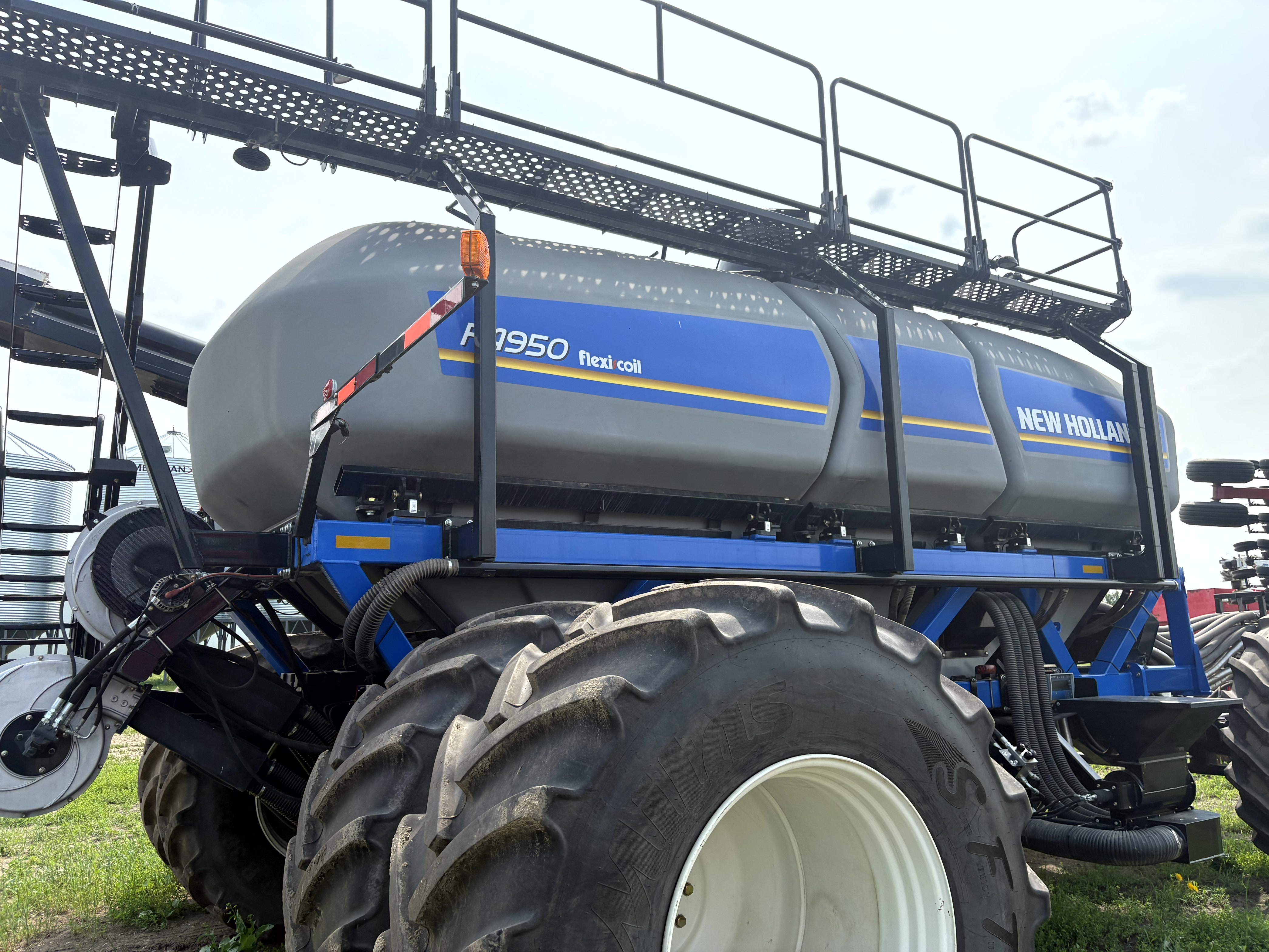 2022 New Holland P4950 Air Tank/Cart