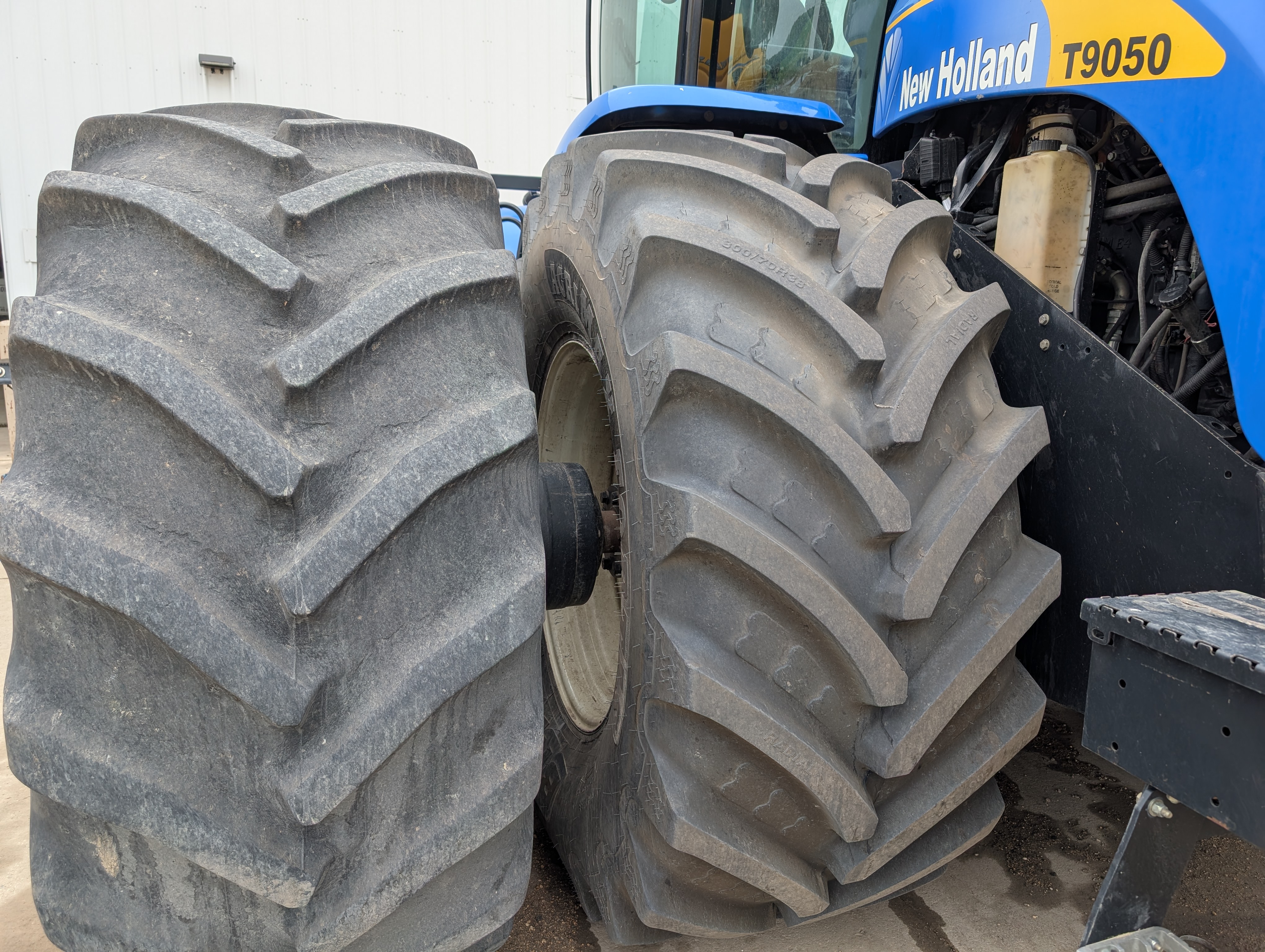 2009 New Holland T9050 Tractor 4WD