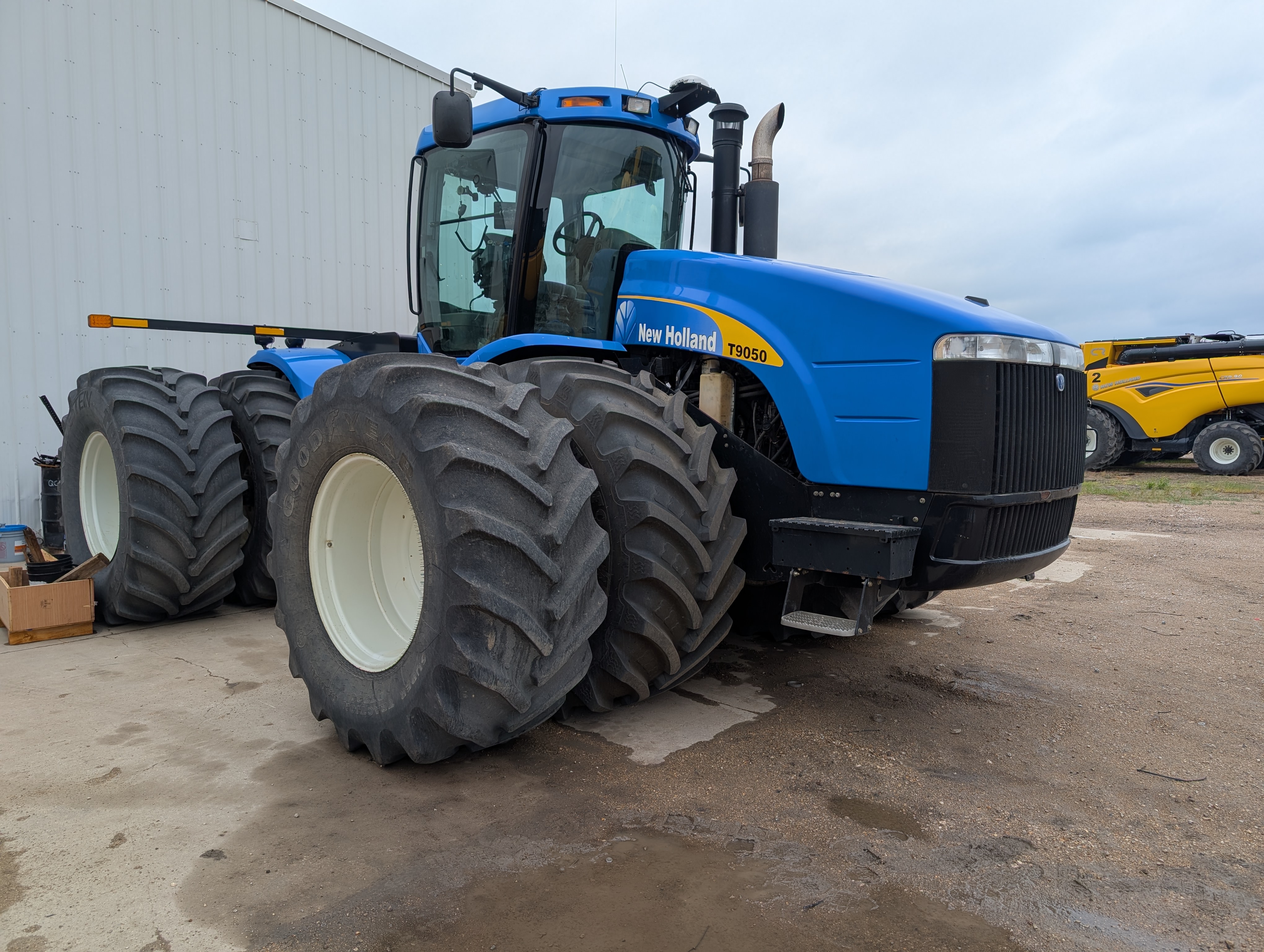 2009 New Holland T9050 Tractor 4WD