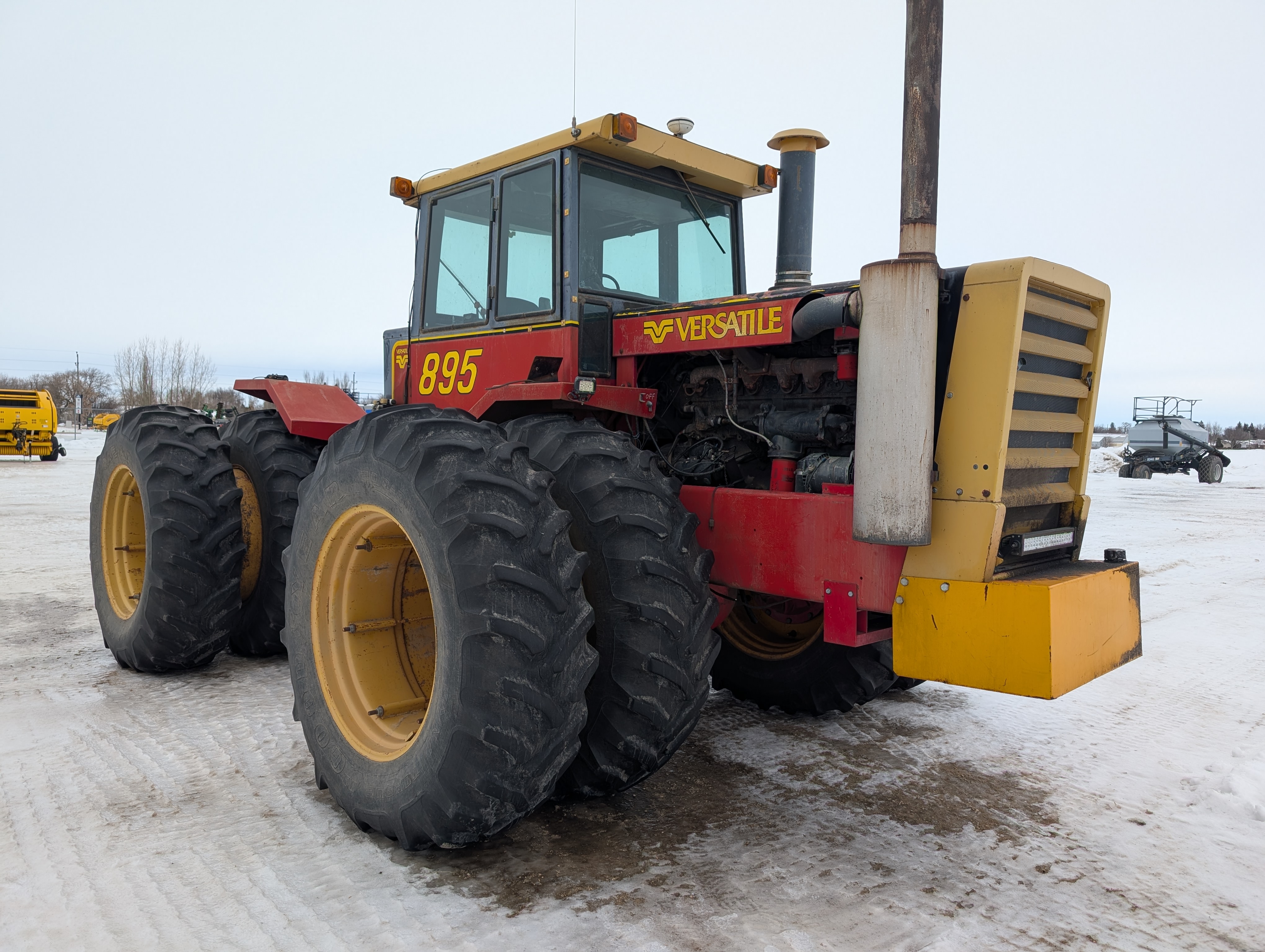 1980 Versatile 895 Tractor 4WD
