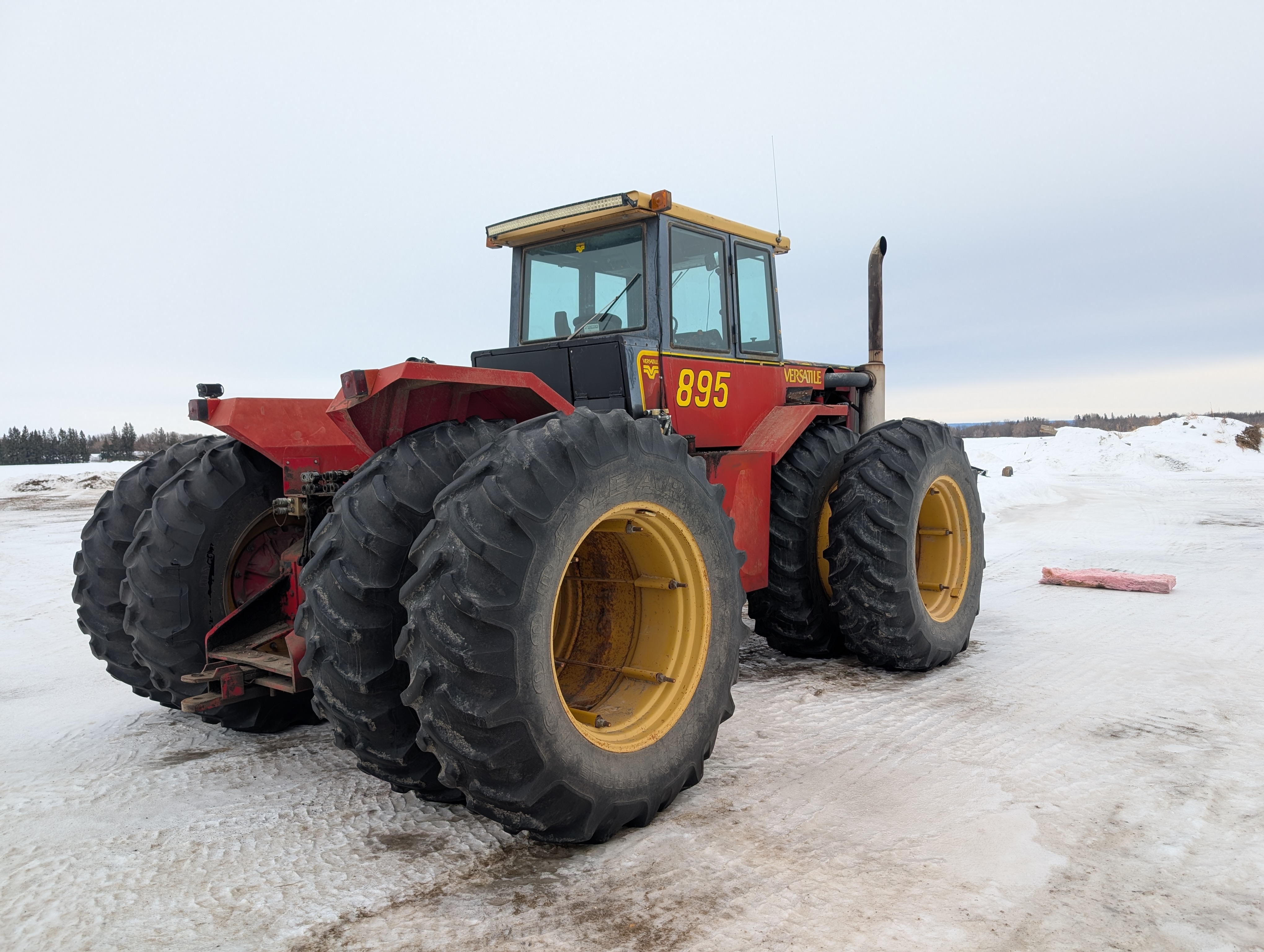 1980 Versatile 895 Tractor 4WD