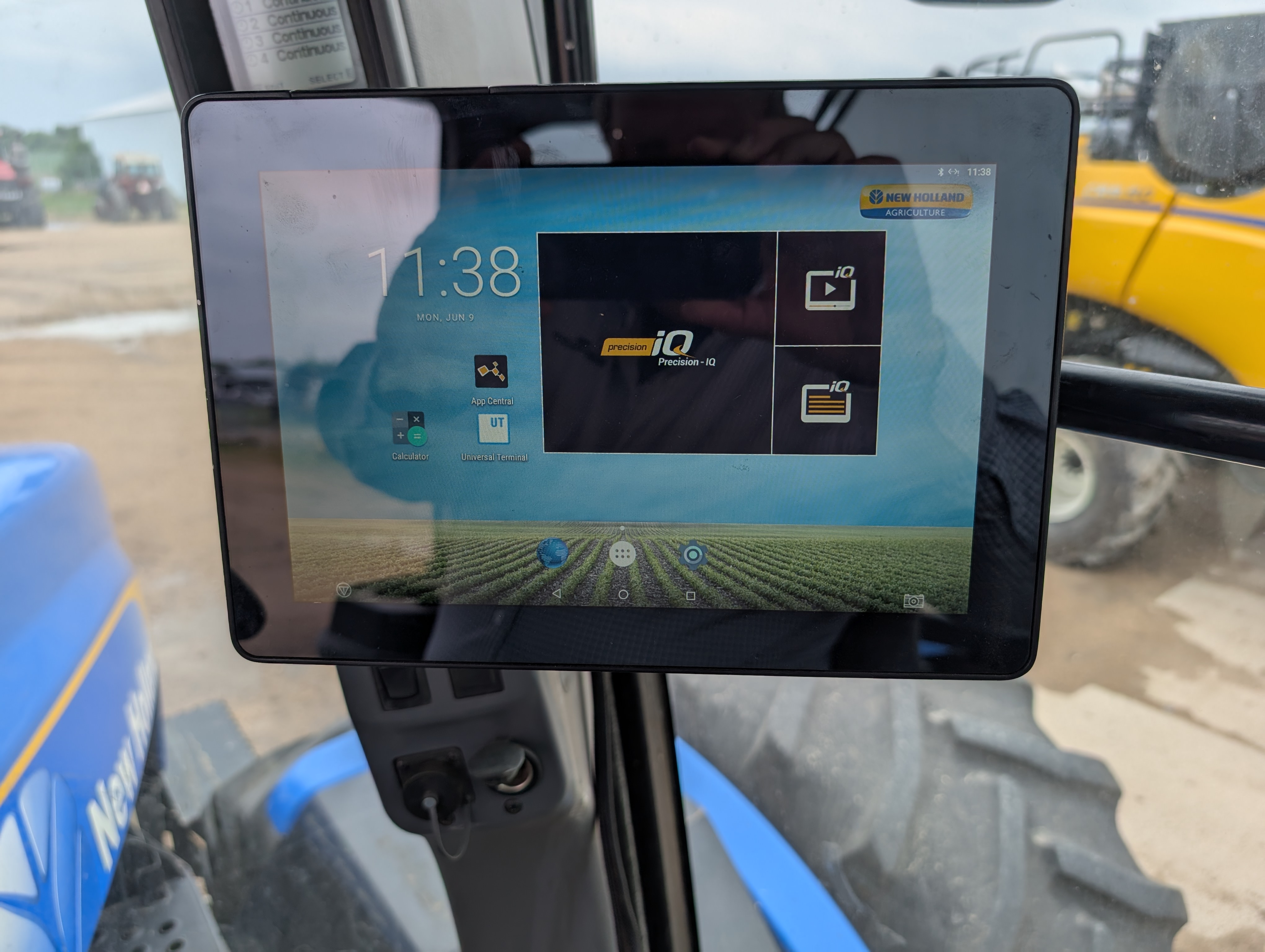 2009 New Holland T9050 Tractor 4WD