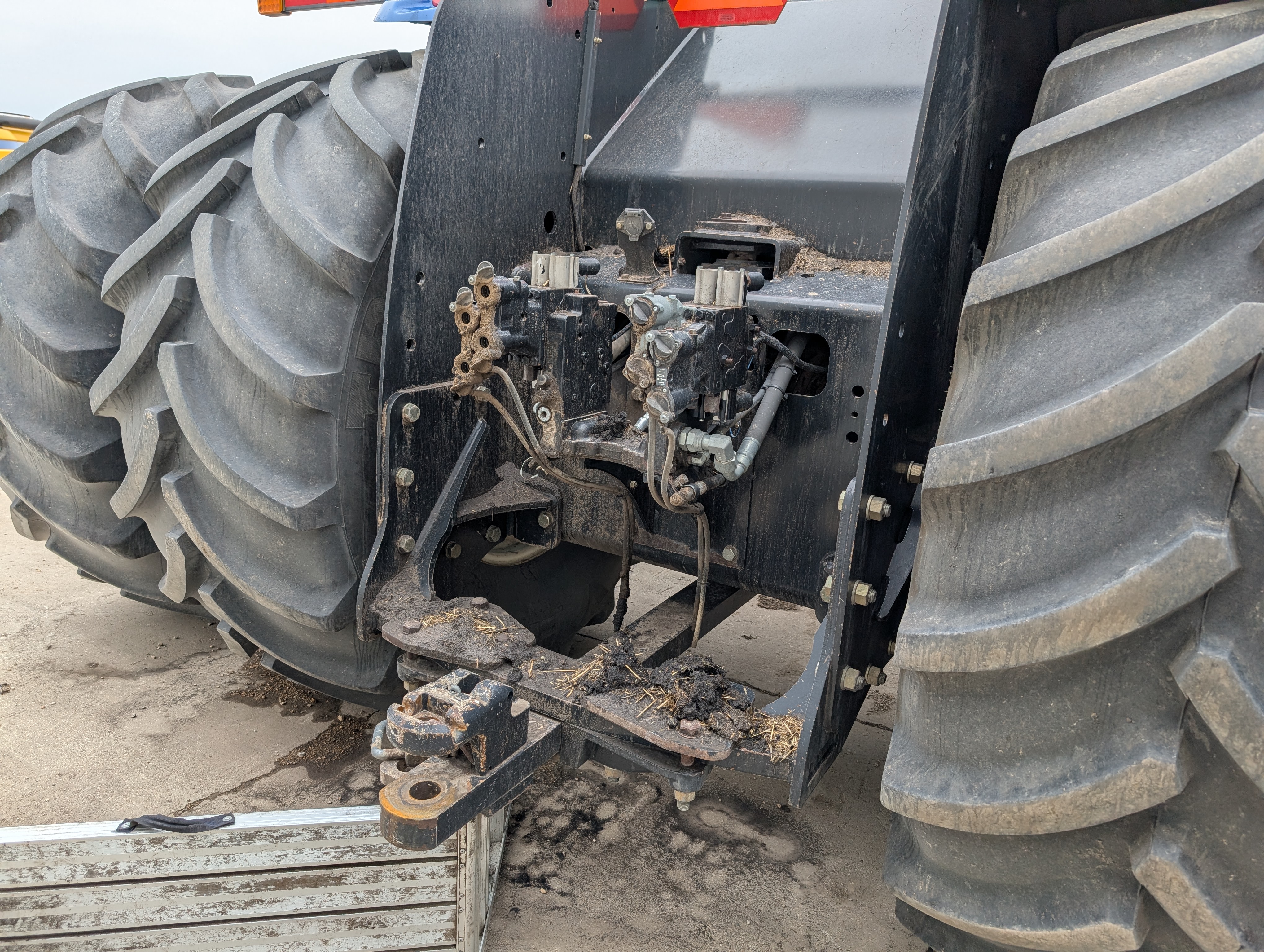 2009 New Holland T9050 Tractor 4WD