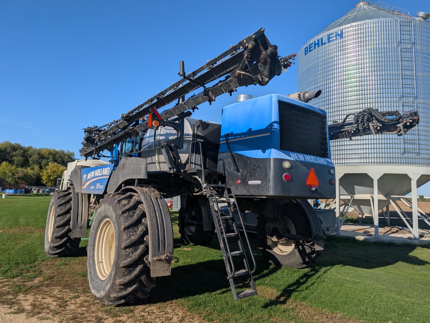 2014 New Holland SP.333F Sprayer/High Clearance